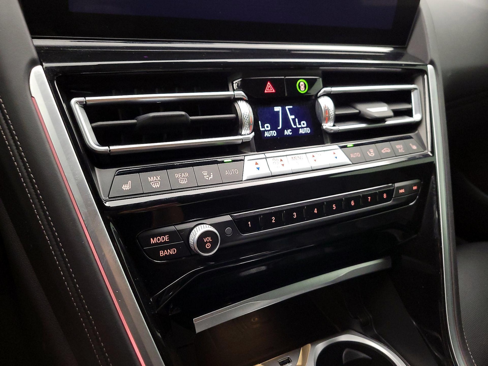 2025 BMW 8 Series 840i - Photo 18