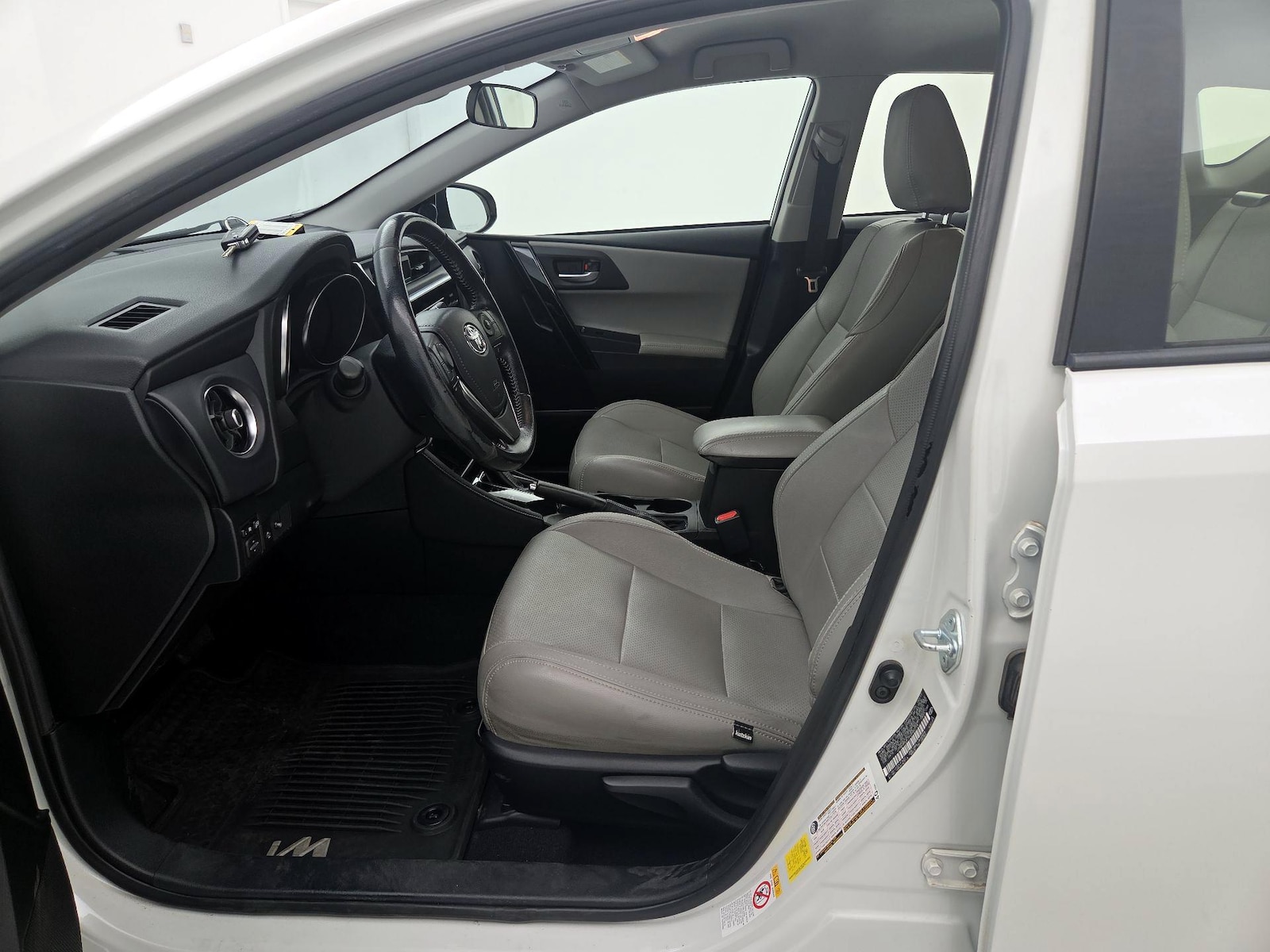 Side Airbags & Leatherette Seats