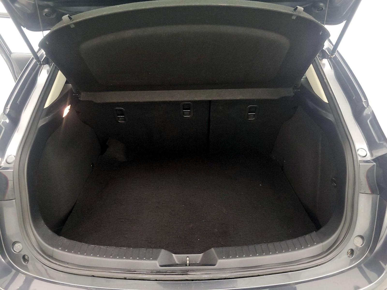 2015 Mazda MAZDA3 i Grand Touring - Photo 22