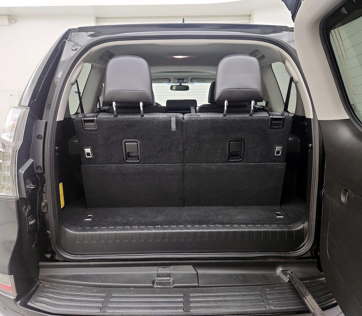 Trunk/Cargo (Seats Up)