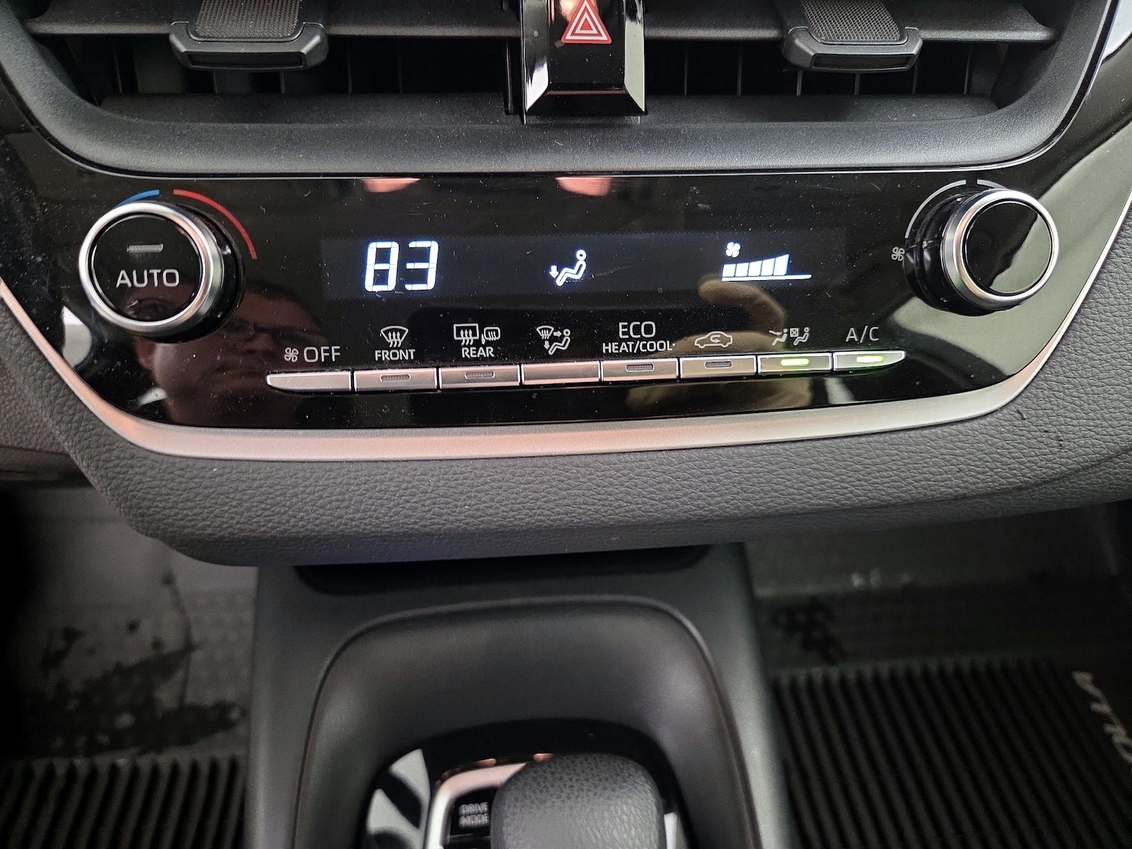 2020 Toyota Corolla LE - Photo 17