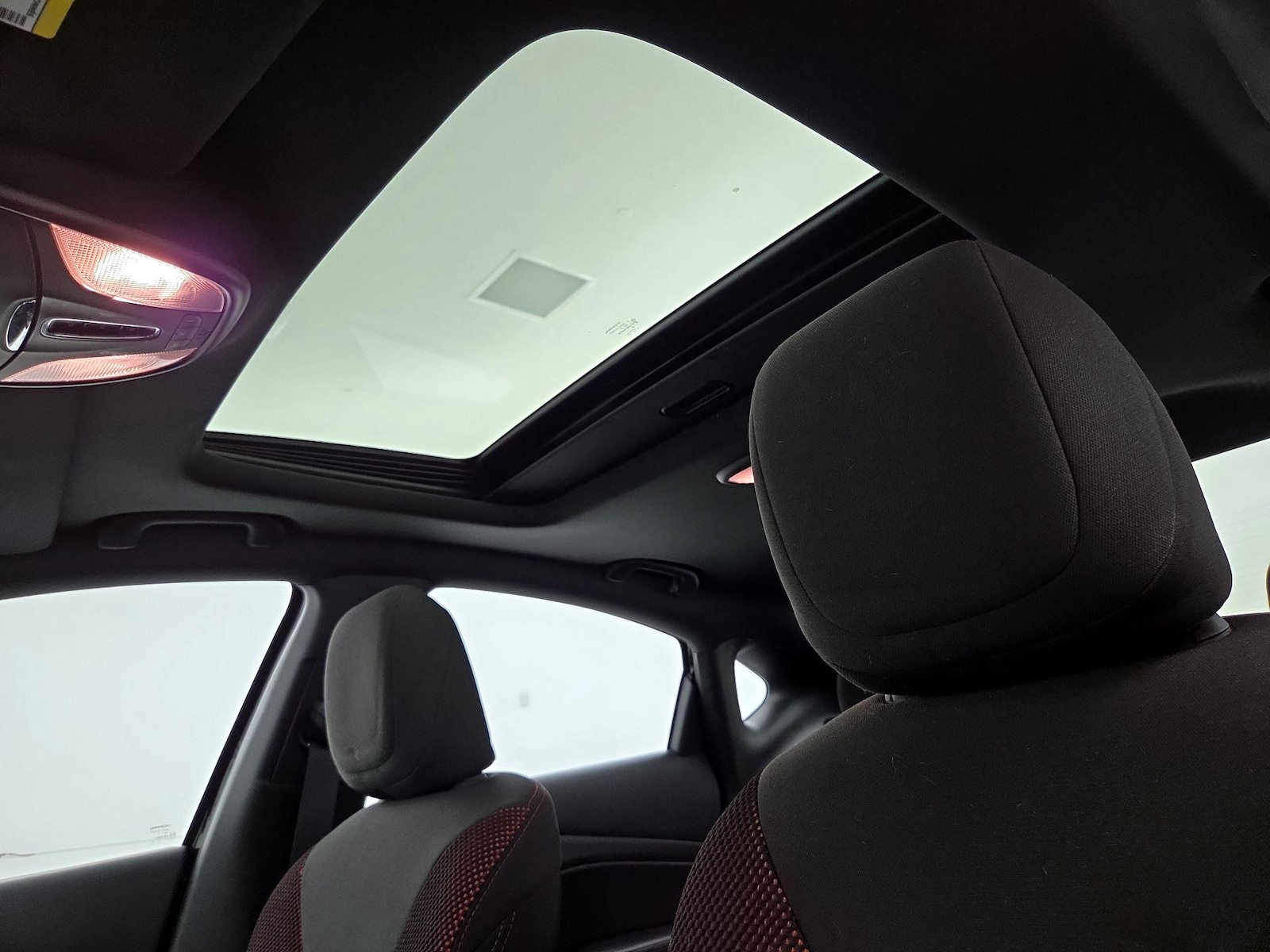 Sunroof(s) & Overhead Airbags