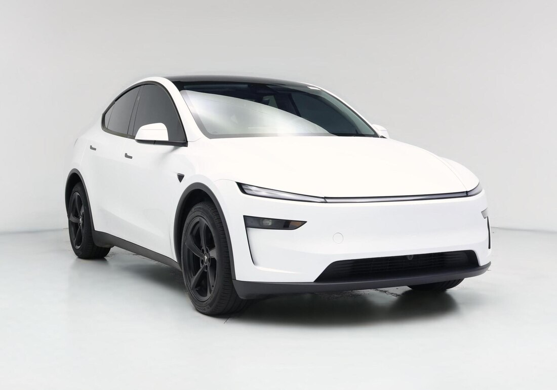 2026 Tesla Model Y Premium Rear-Wheel Drive in White — CarMax photo