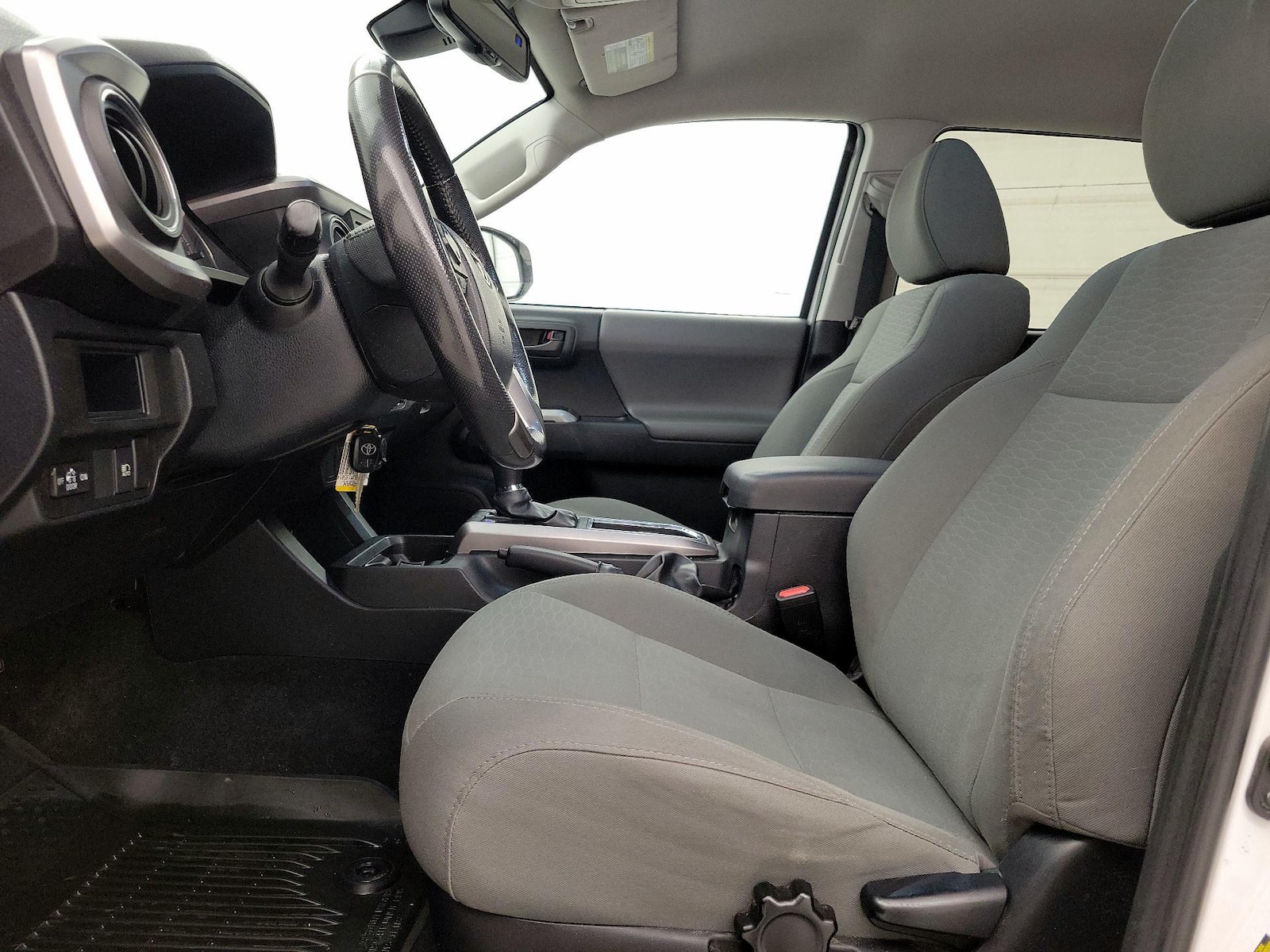 2018 Toyota Tacoma SR5 - Photo 12
