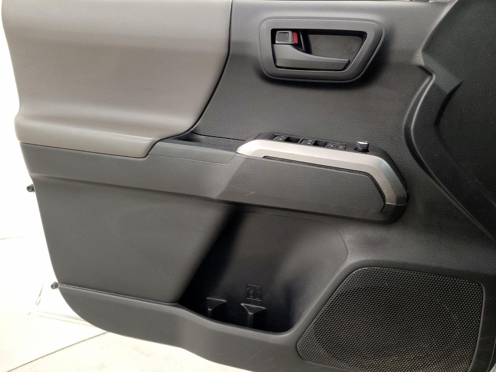 2018 Toyota Tacoma SR5 - Photo 13