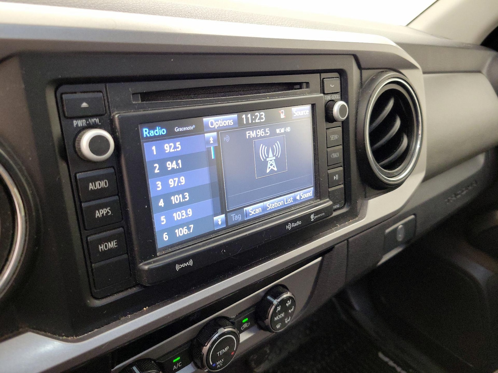 2018 Toyota Tacoma SR5 - Photo 16