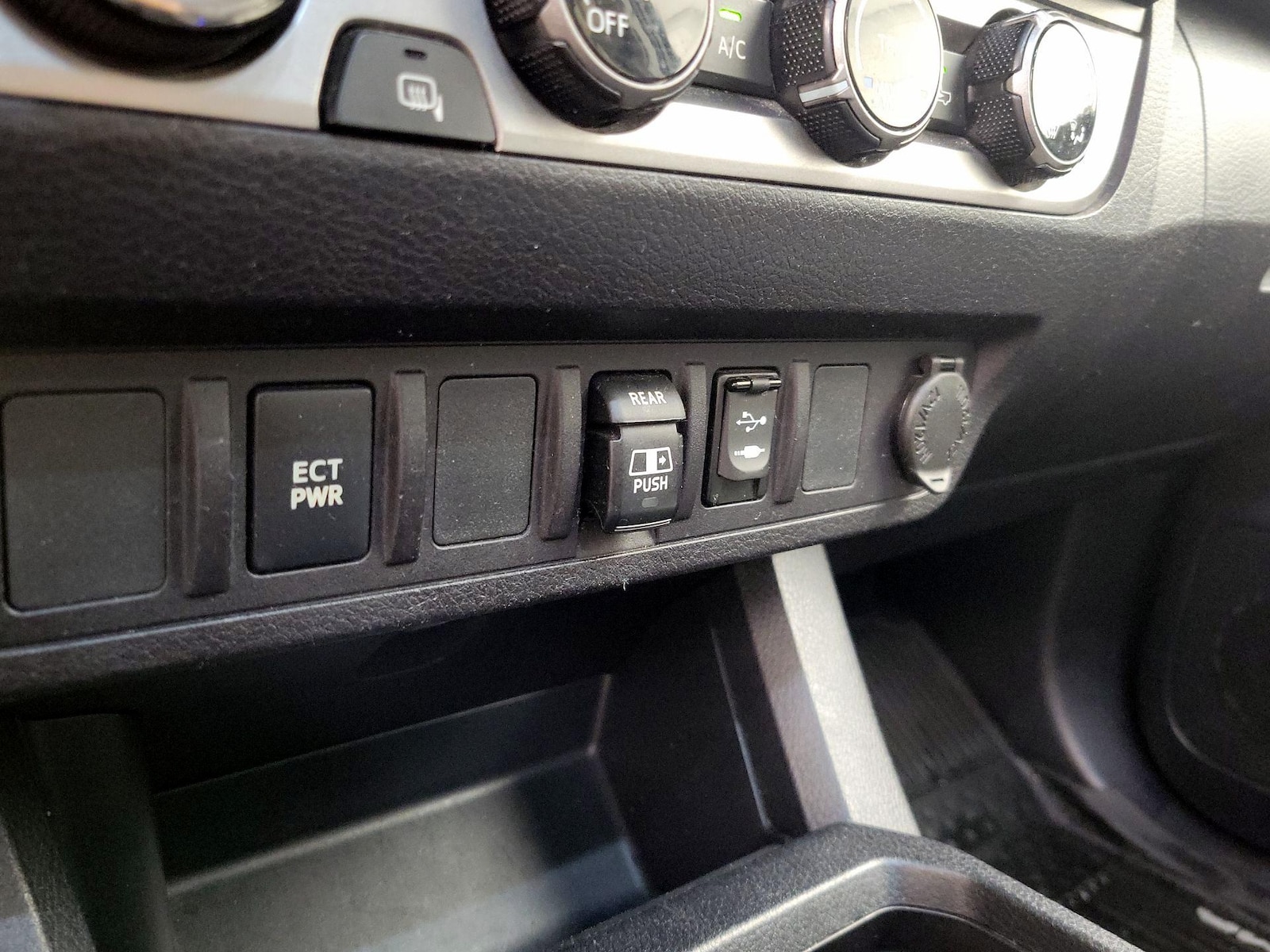 2018 Toyota Tacoma SR5 - Photo 19