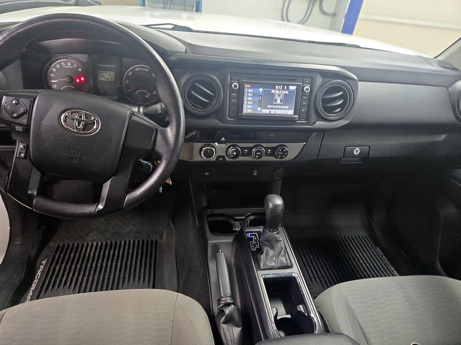 2017 Toyota Tacoma SR - Photo 10