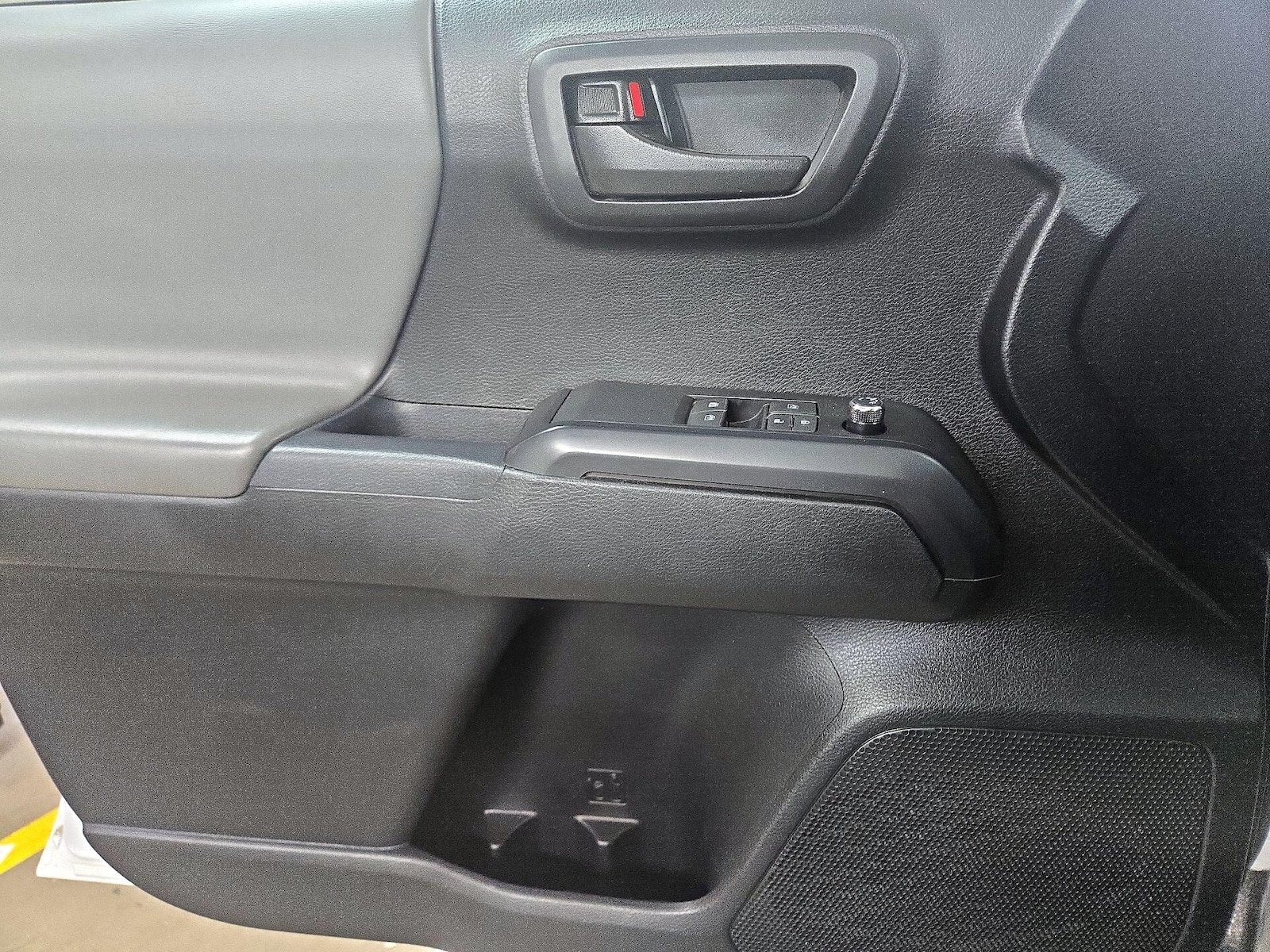 2017 Toyota Tacoma SR - Photo 13