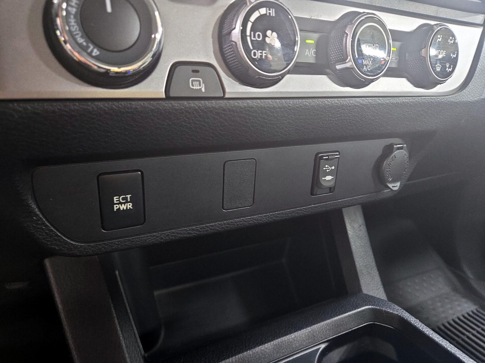 2017 Toyota Tacoma SR - Photo 19