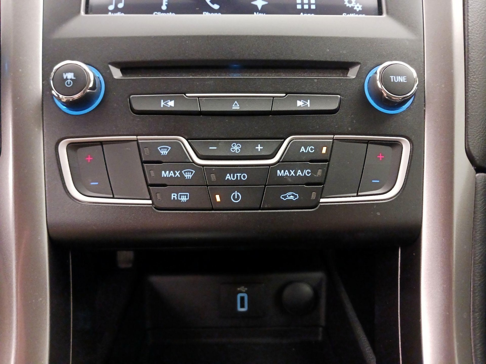 2017 Ford Fusion SE - Photo 18