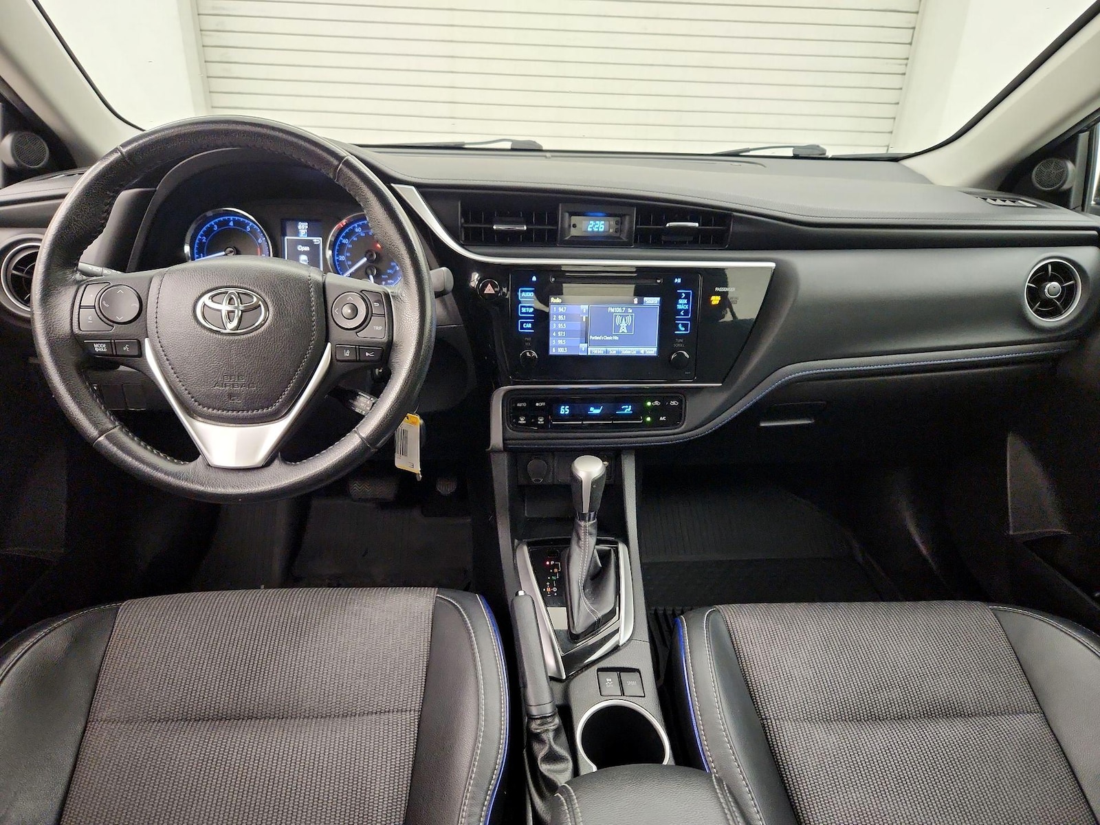 2017 Toyota Corolla SE - Photo 10