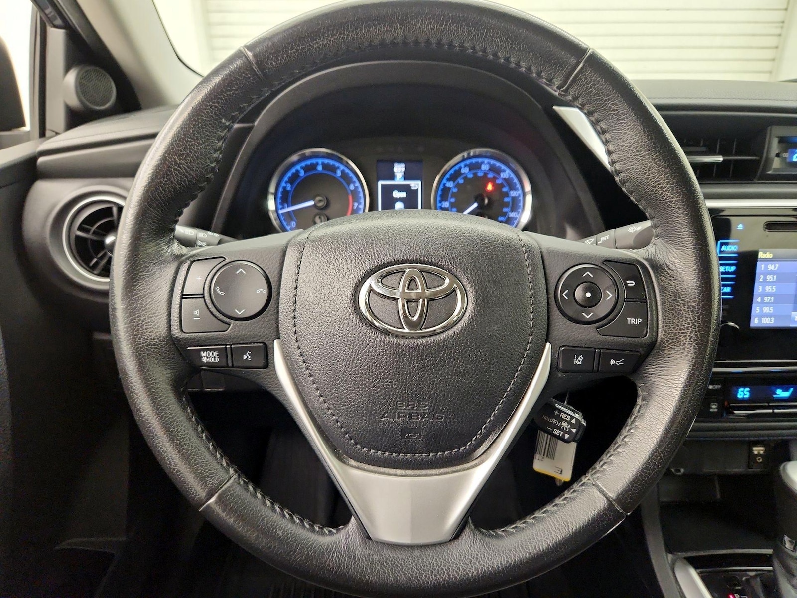 2017 Toyota Corolla SE - Photo 11