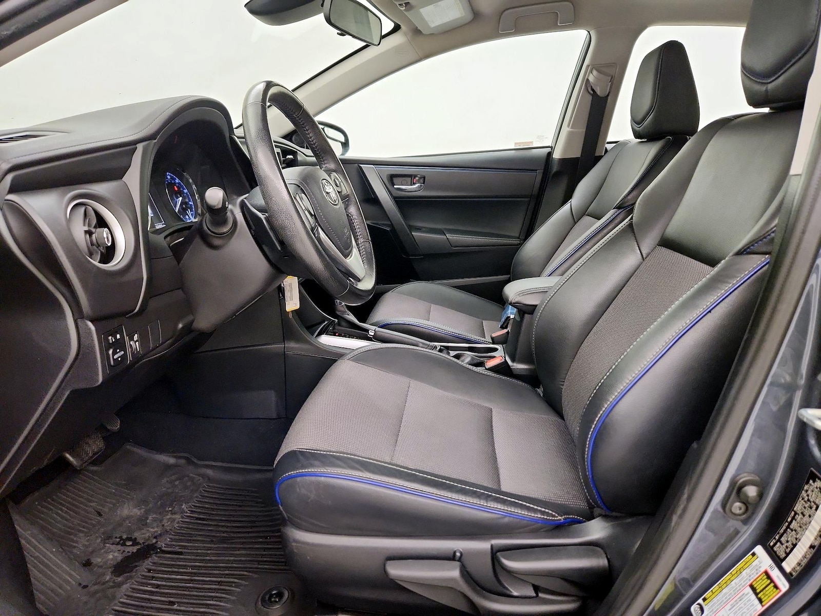 2017 Toyota Corolla SE - Photo 12