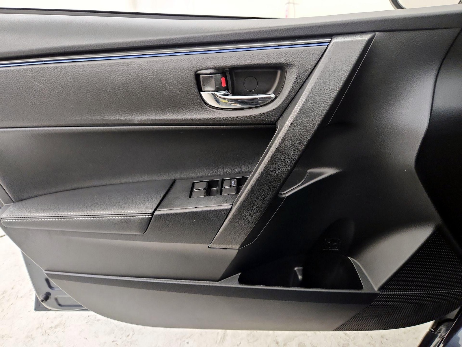 2017 Toyota Corolla SE - Photo 13