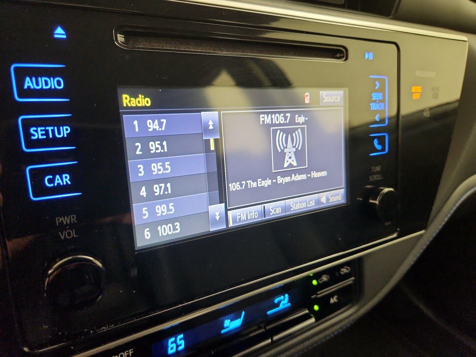 2017 Toyota Corolla SE - Photo 16
