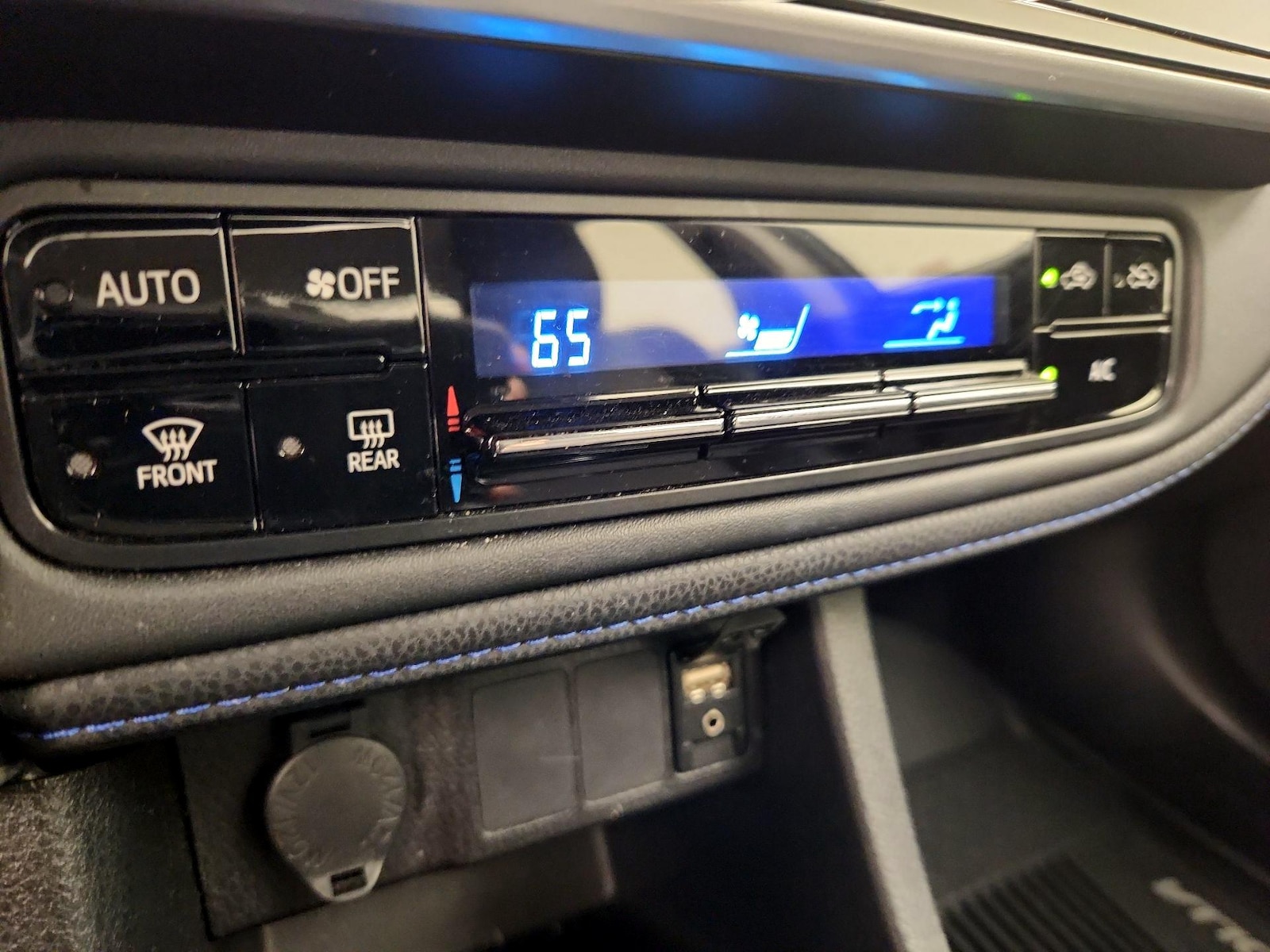 2017 Toyota Corolla SE - Photo 17
