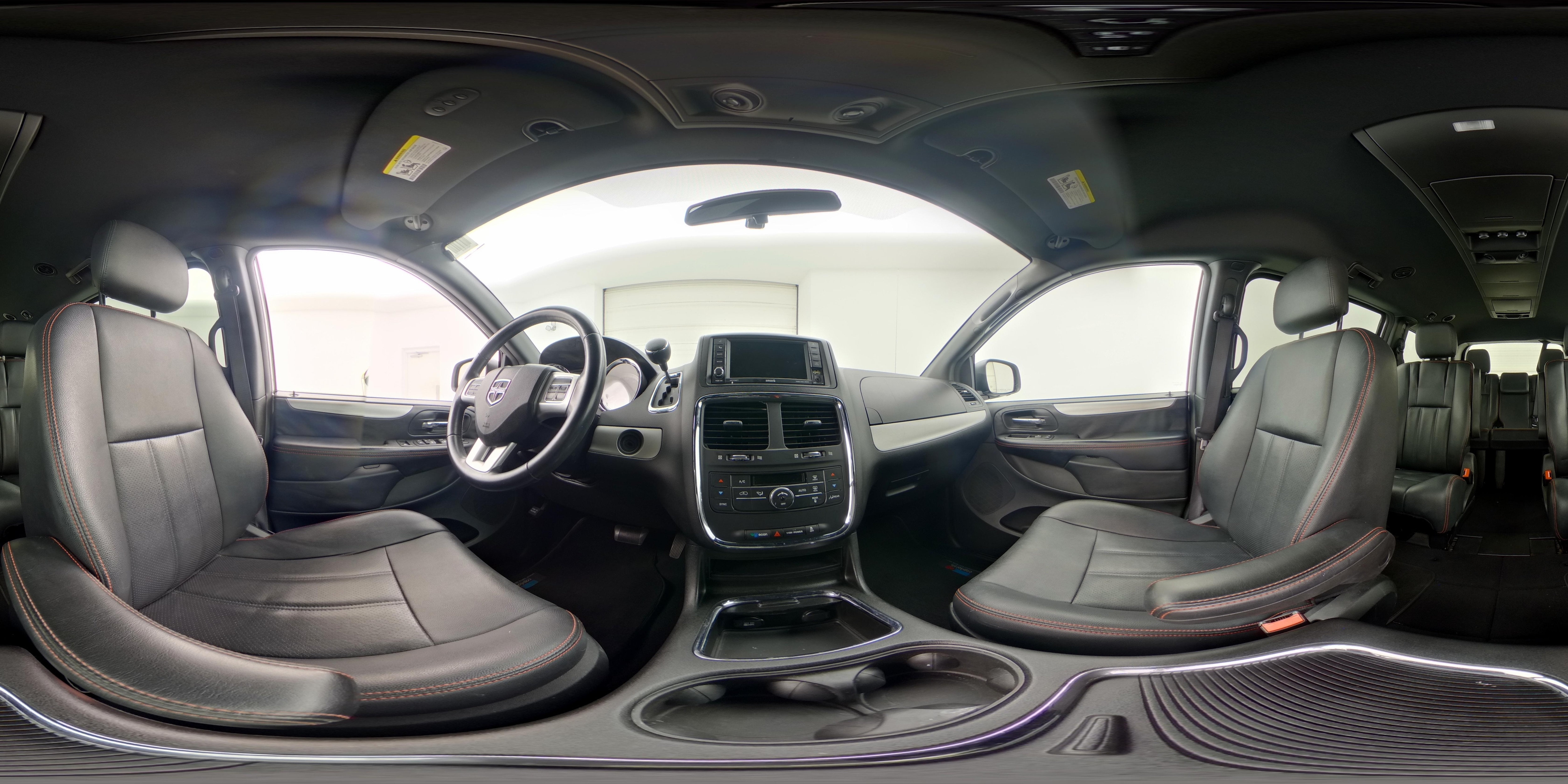 2016 Dodge Grand Caravan R/T - Photo 25