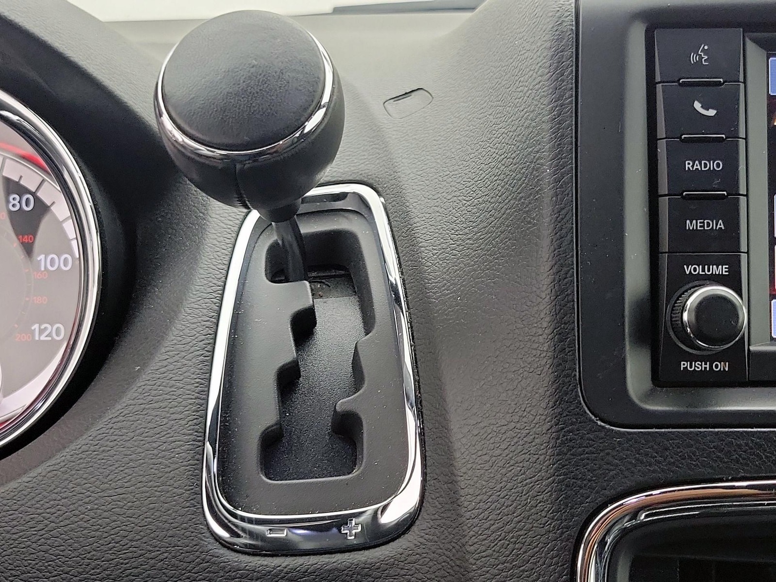 2016 Dodge Grand Caravan R/T - Photo 18