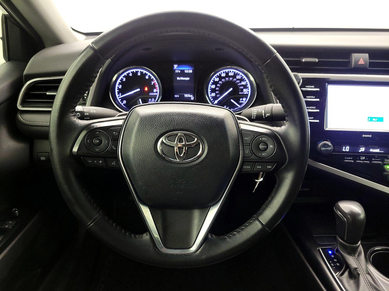 2020 Toyota Camry SE - Photo 11