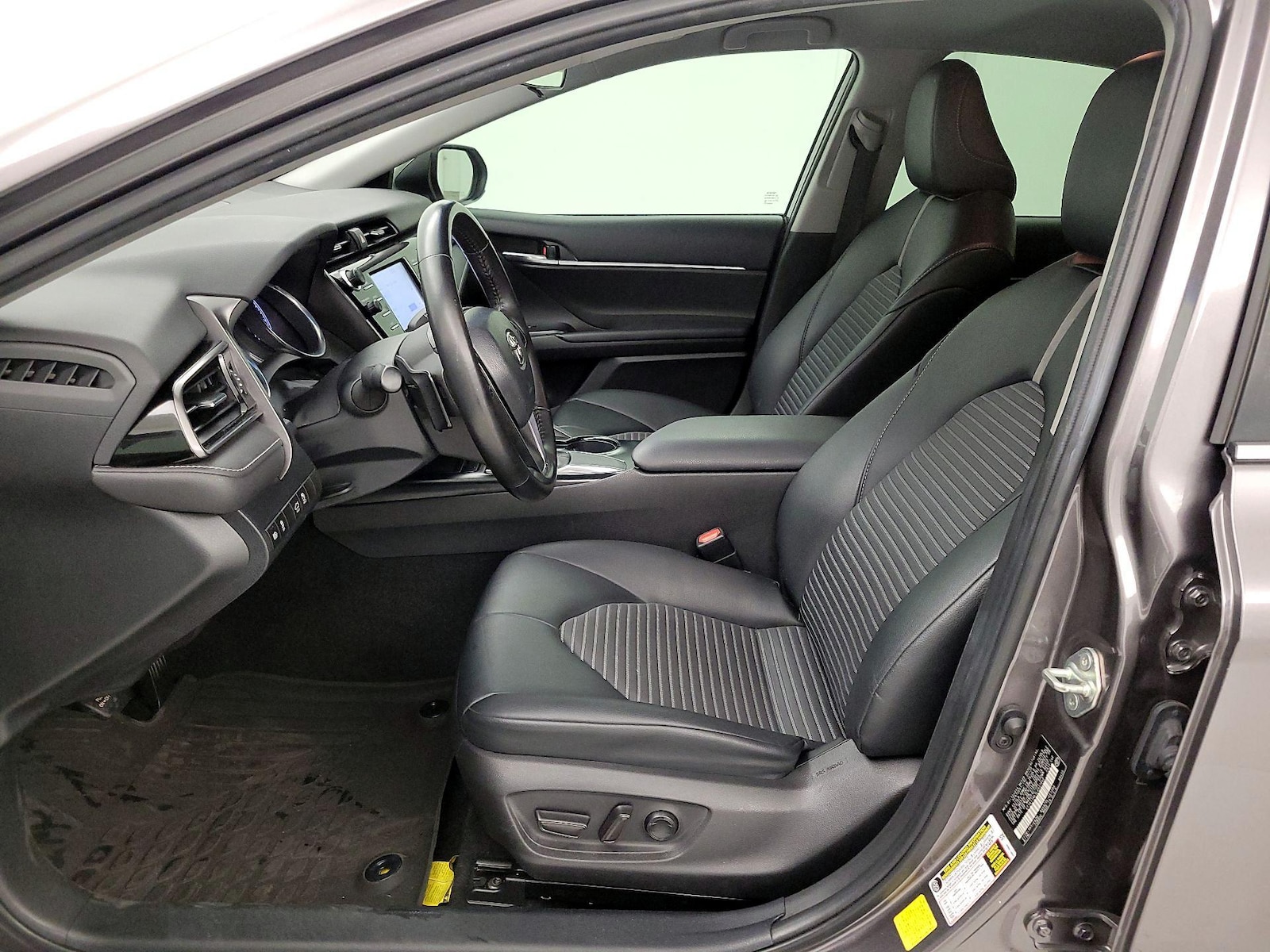 2020 Toyota Camry SE - Photo 12