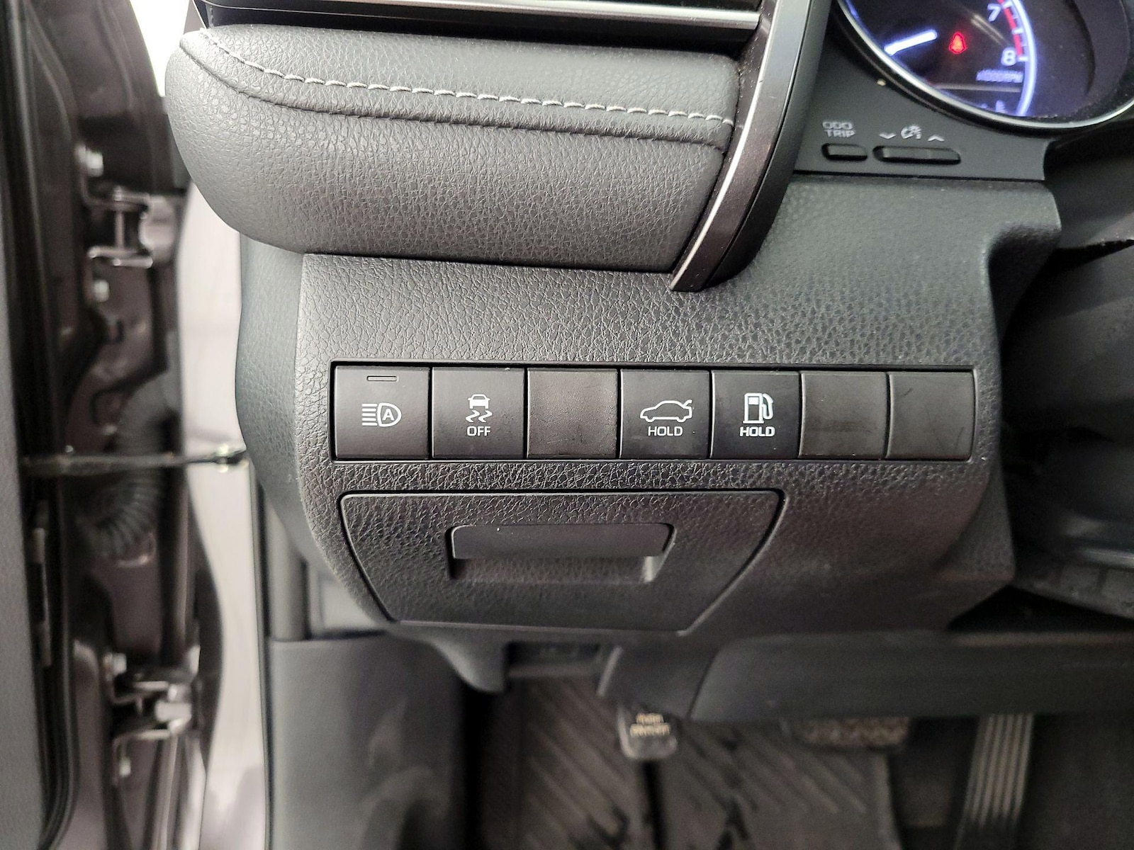2020 Toyota Camry SE - Photo 14