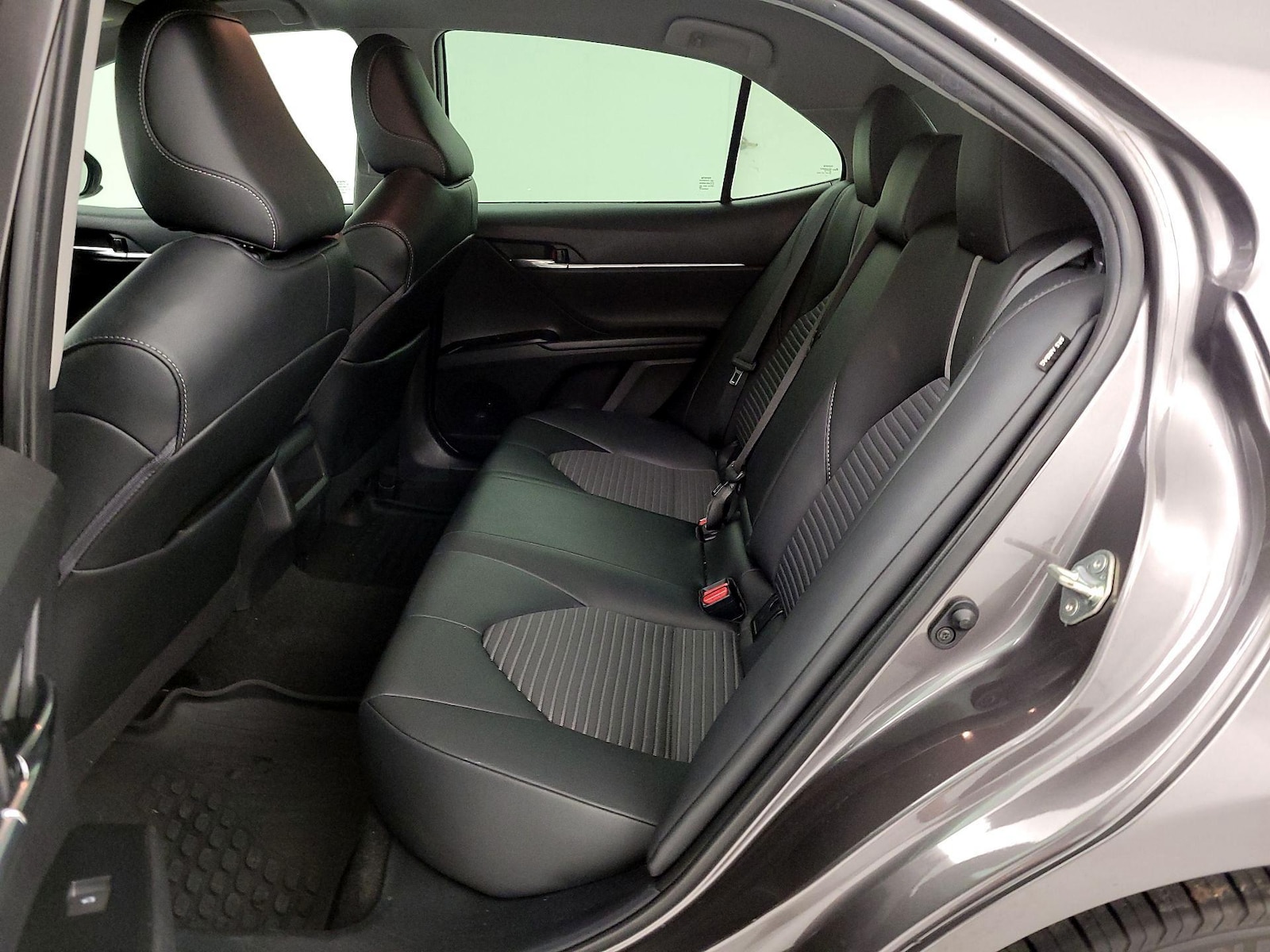 2020 Toyota Camry SE - Photo 20