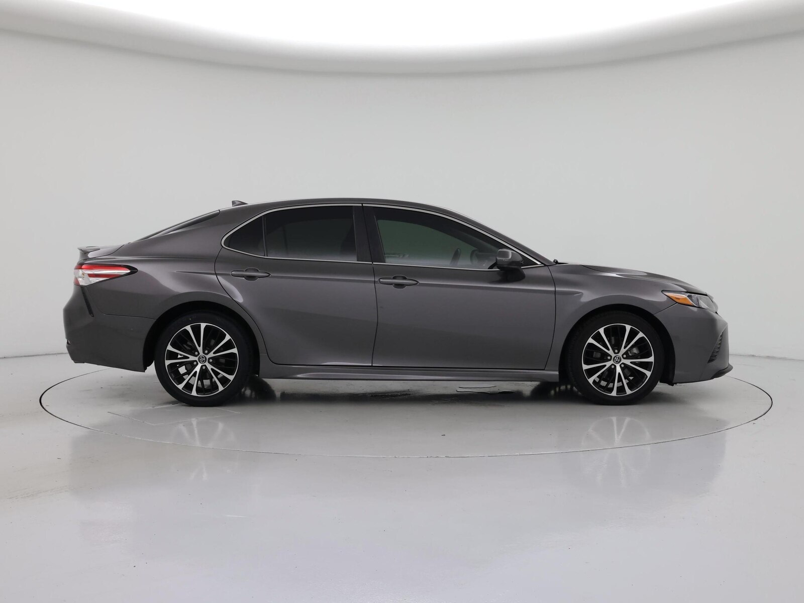 2020 Toyota Camry SE - Photo 8