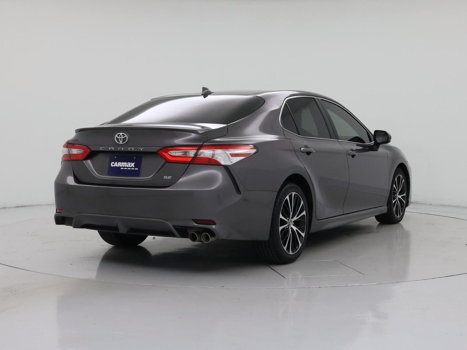 2020 Toyota Camry SE - Photo 9