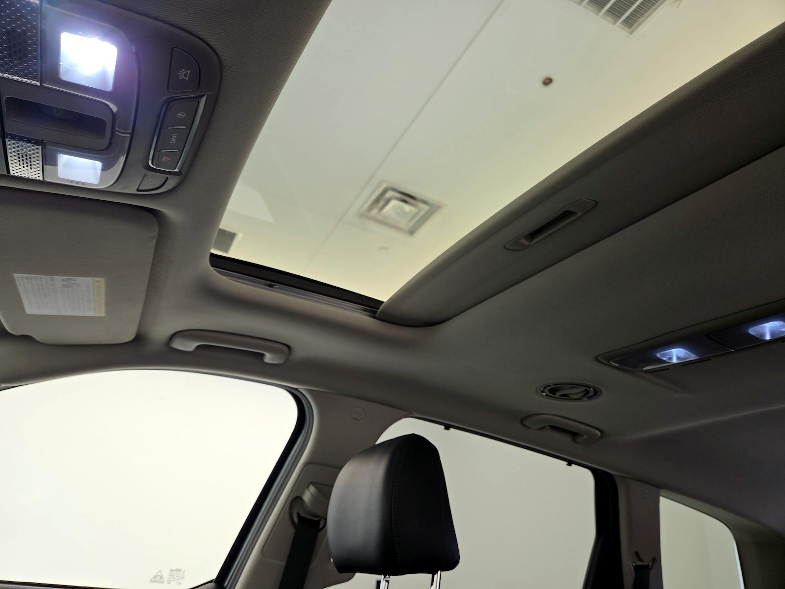 Sunroof(s) & Overhead Airbags