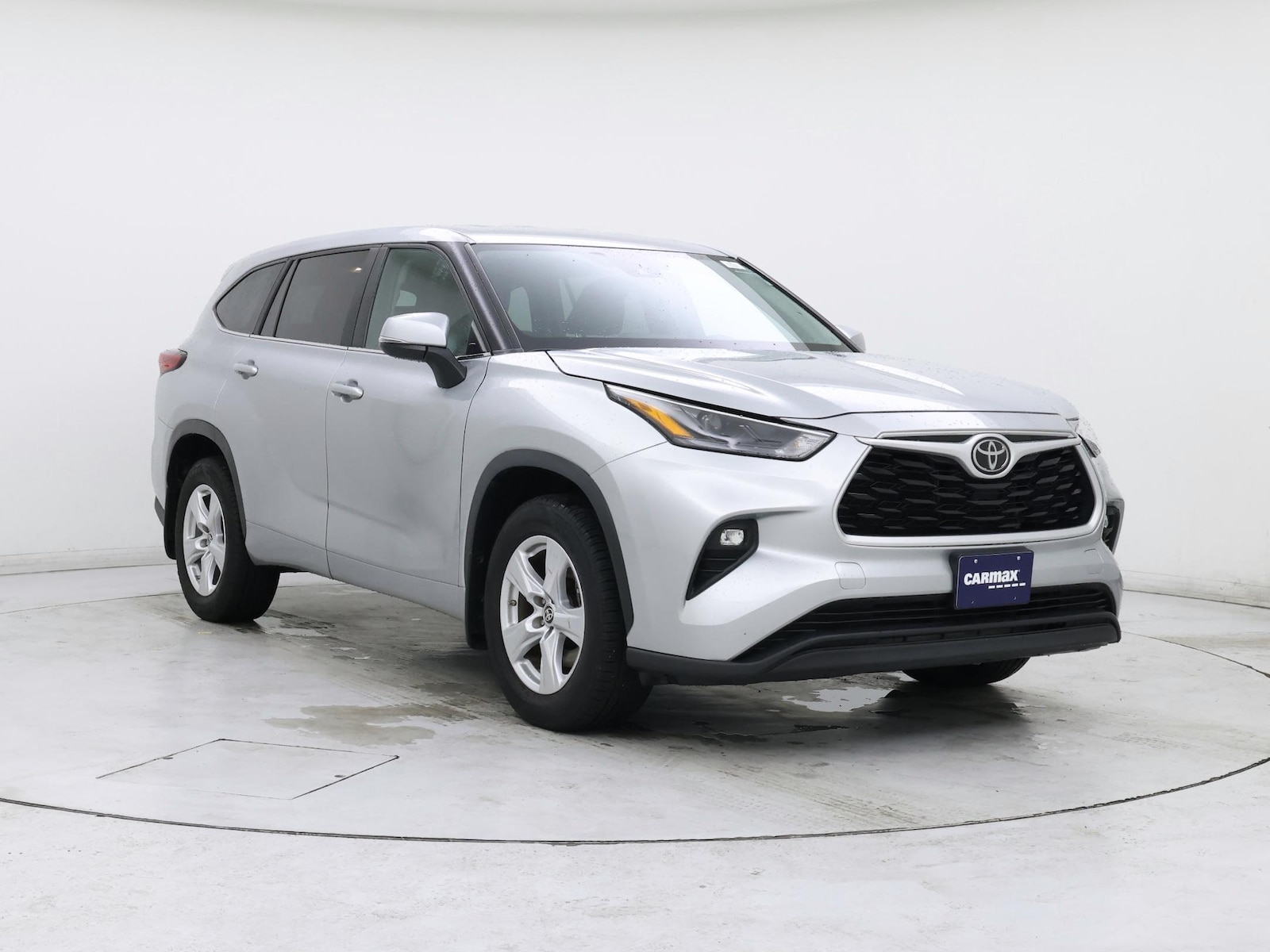 2023 Toyota Highlander LE - Photo 2