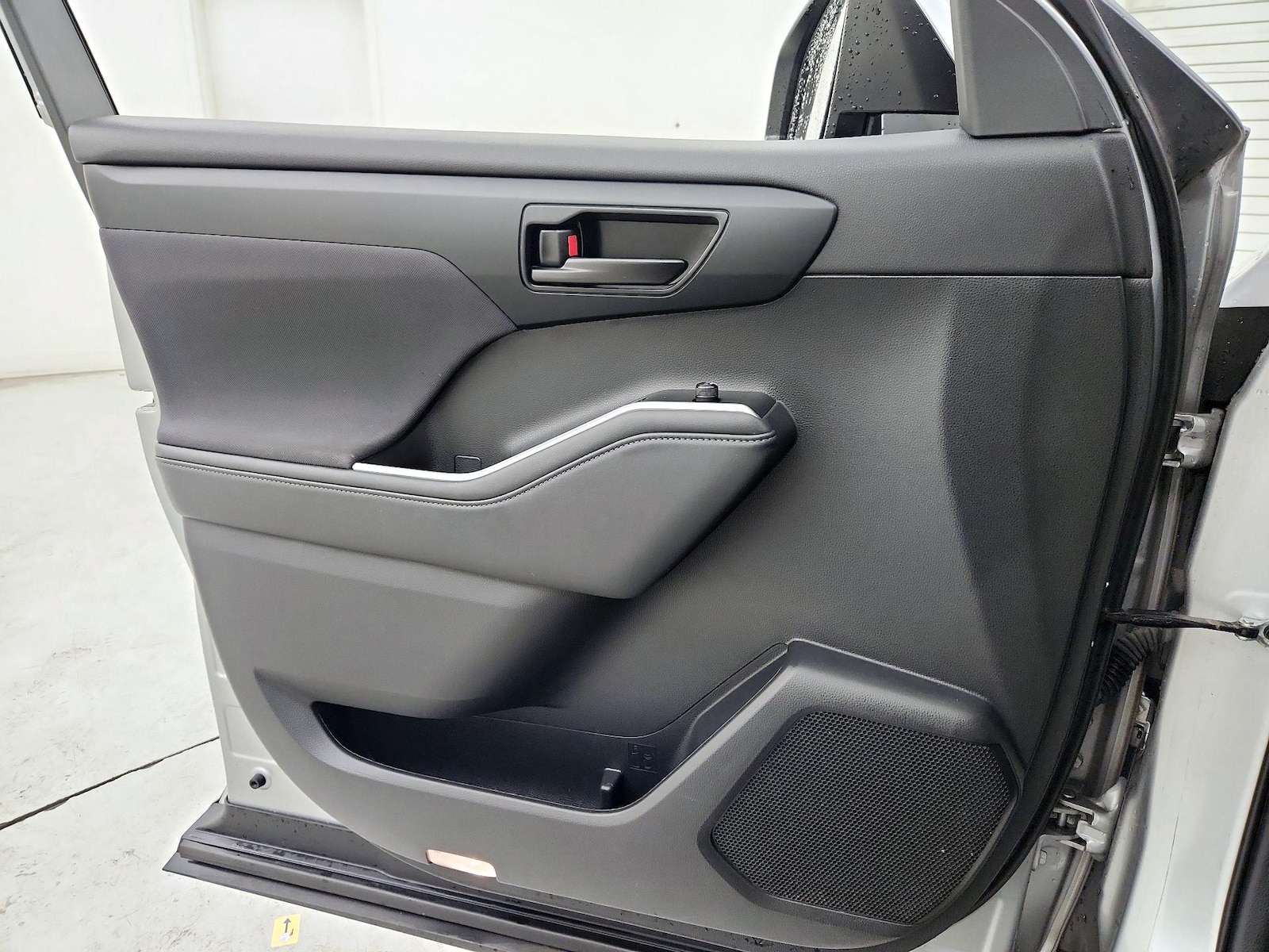 2023 Toyota Highlander LE - Photo 13