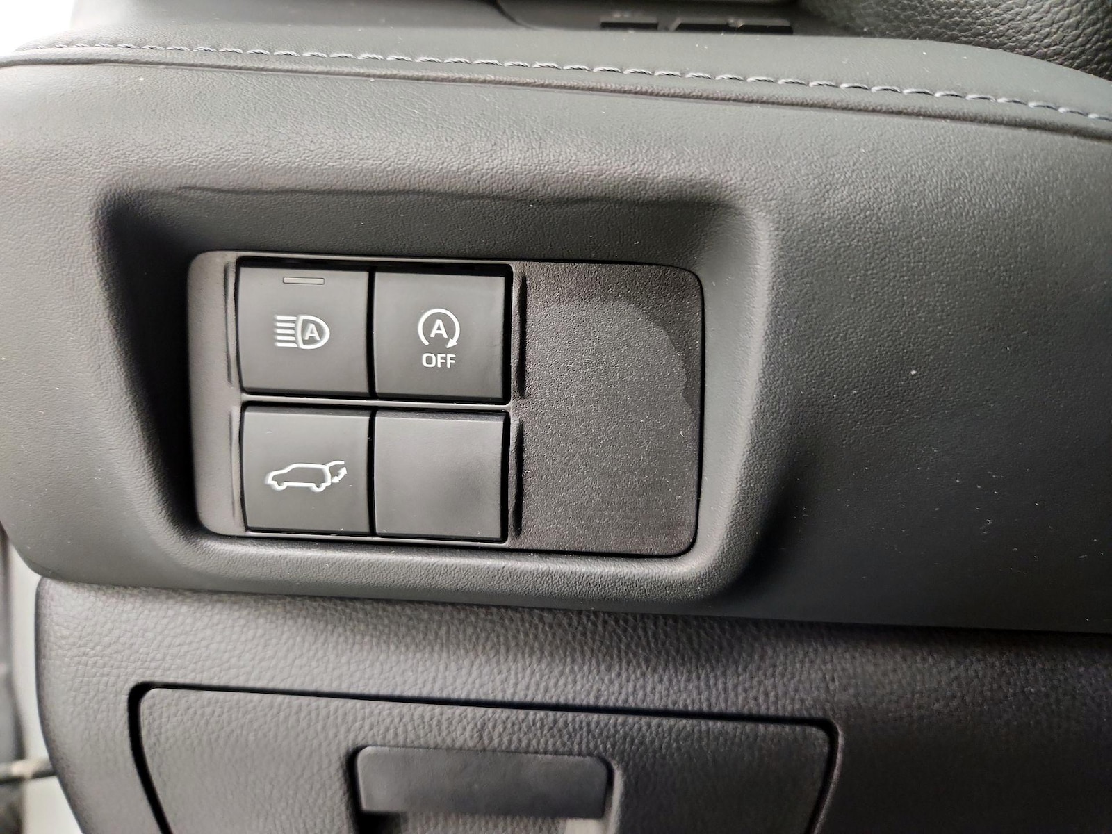 2023 Toyota Highlander LE - Photo 14