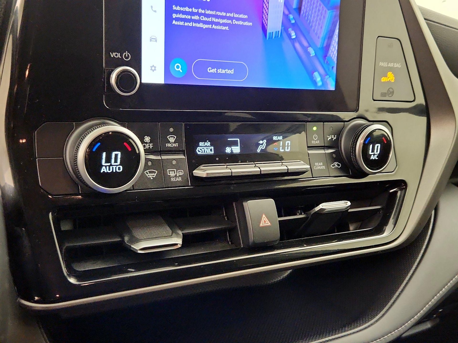 2023 Toyota Highlander LE - Photo 17
