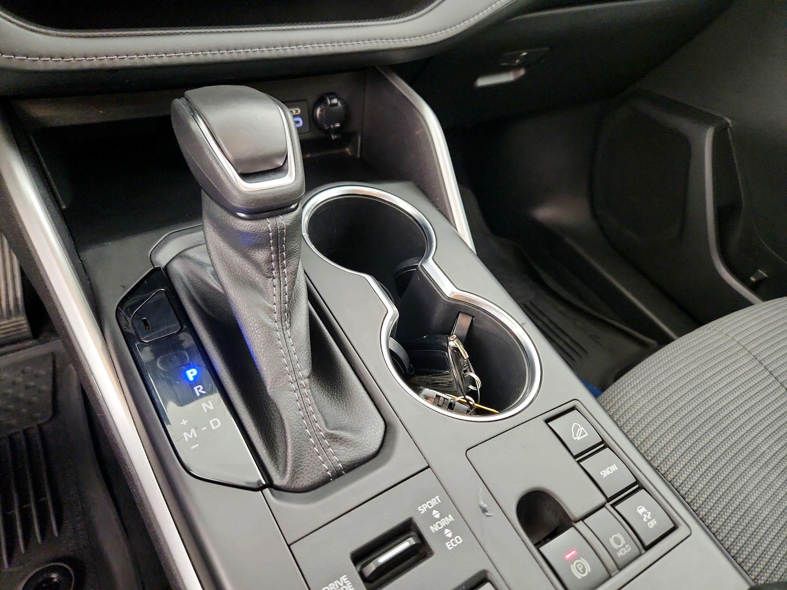 2023 Toyota Highlander LE - Photo 18