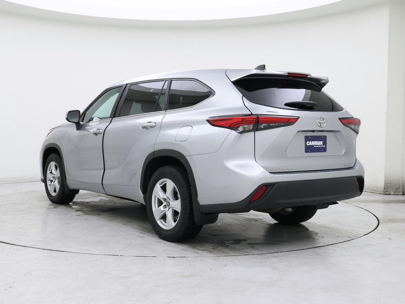 2023 Toyota Highlander LE - Photo 3