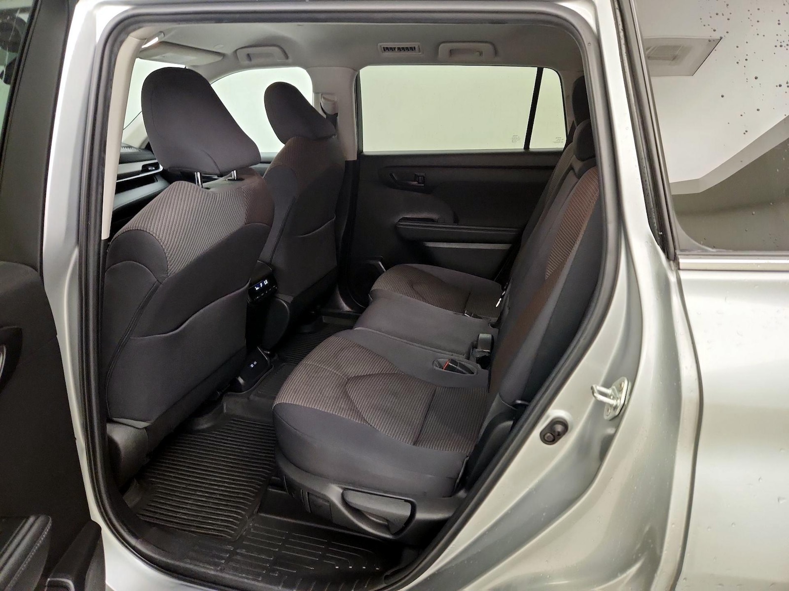 2023 Toyota Highlander LE - Photo 20
