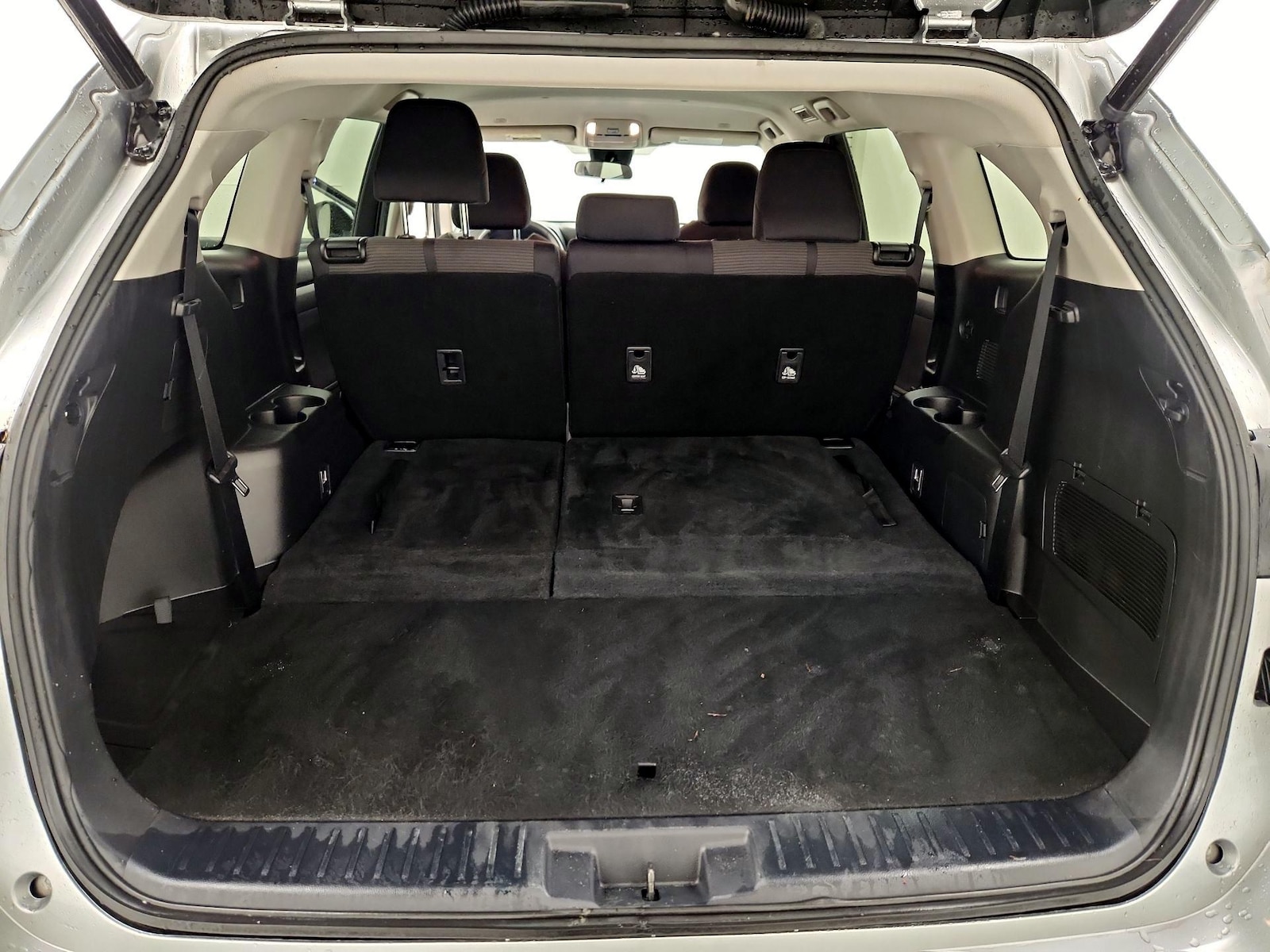 2023 Toyota Highlander LE - Photo 23