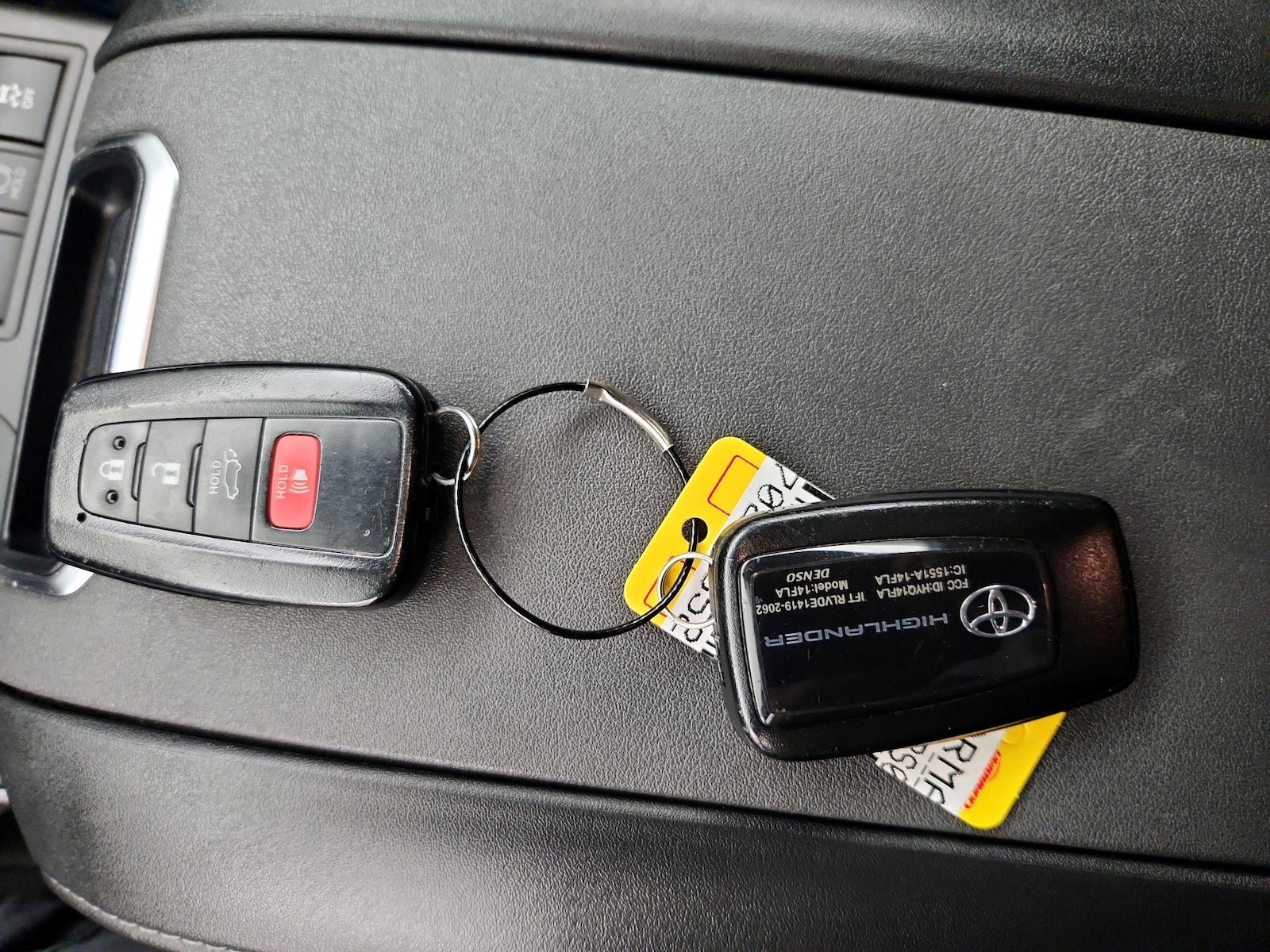 2023 Toyota Highlander LE - Photo 25