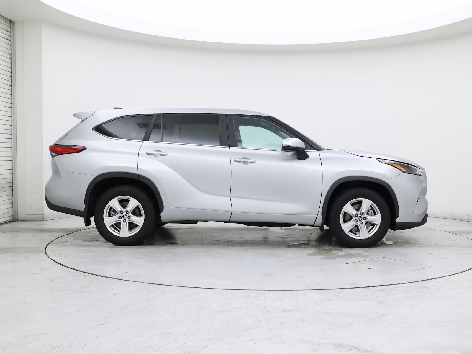 2023 Toyota Highlander LE - Photo 8