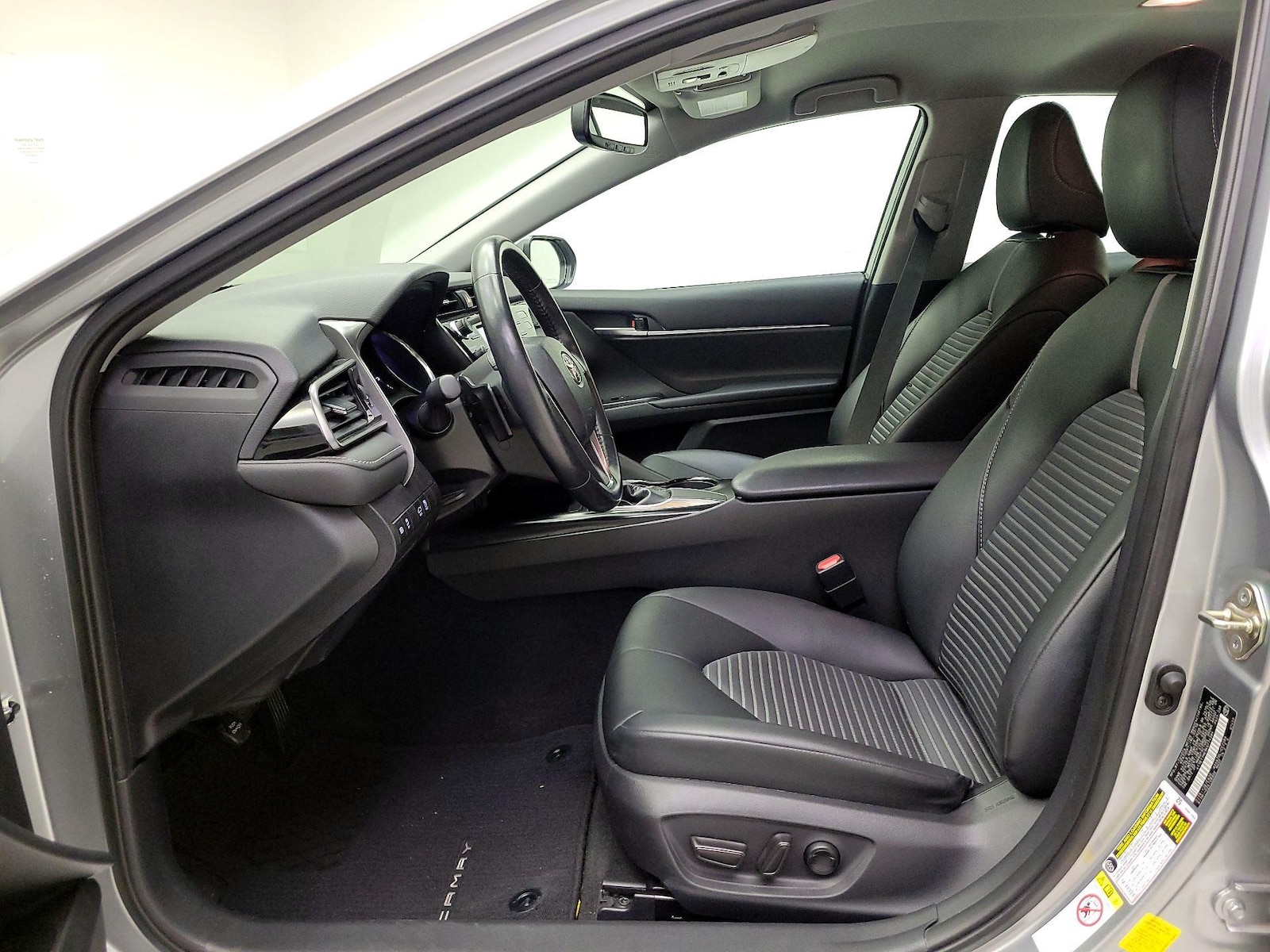 2019 Toyota Camry SE - Photo 12