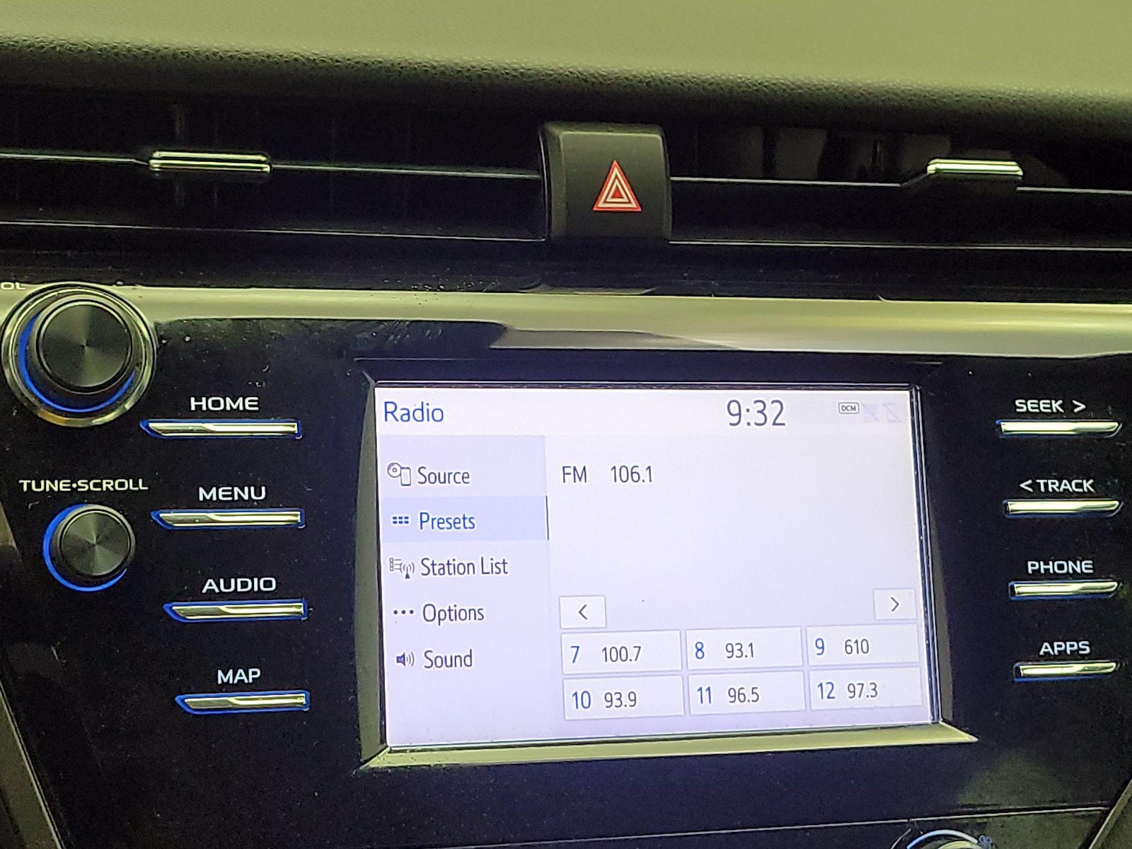 2019 Toyota Camry SE - Photo 17