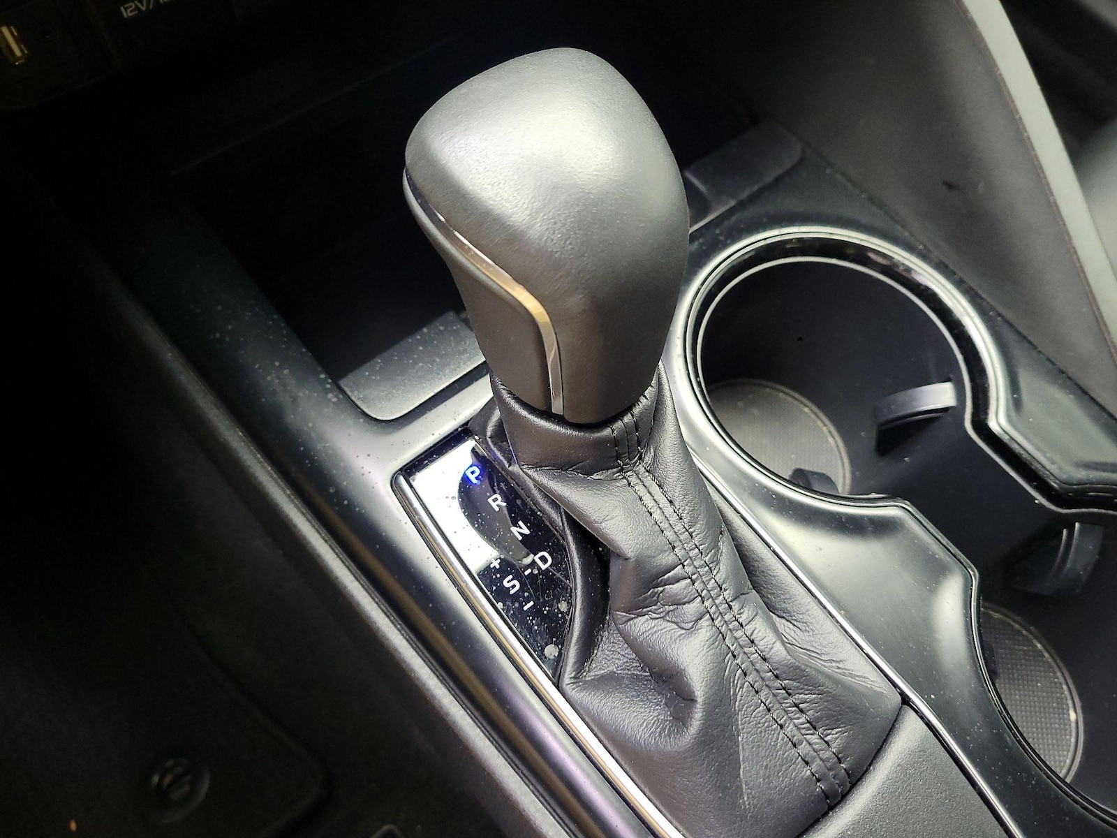 2019 Toyota Camry SE - Photo 19