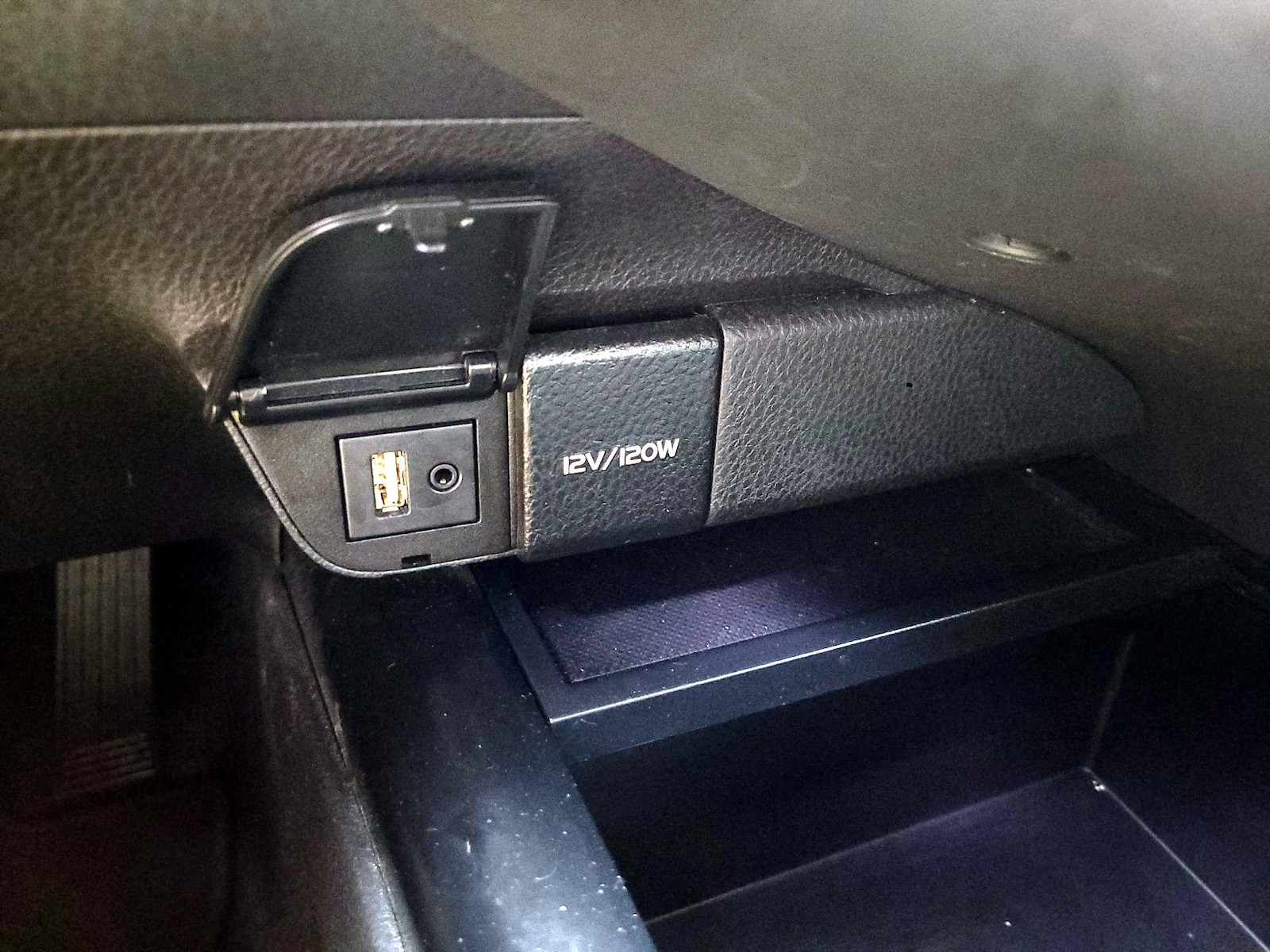 2019 Toyota Camry SE - Photo 20
