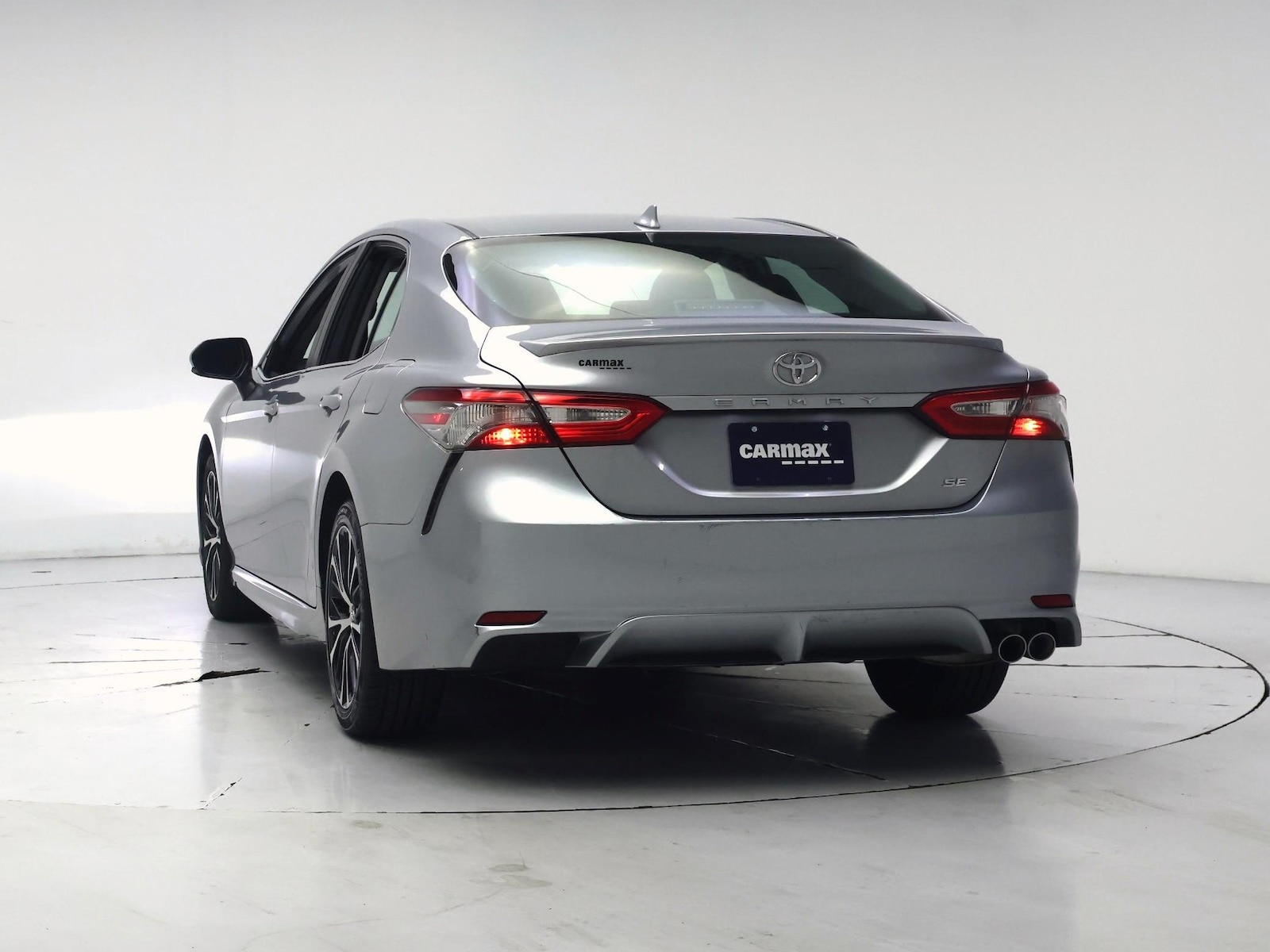 2019 Toyota Camry SE - Photo 7