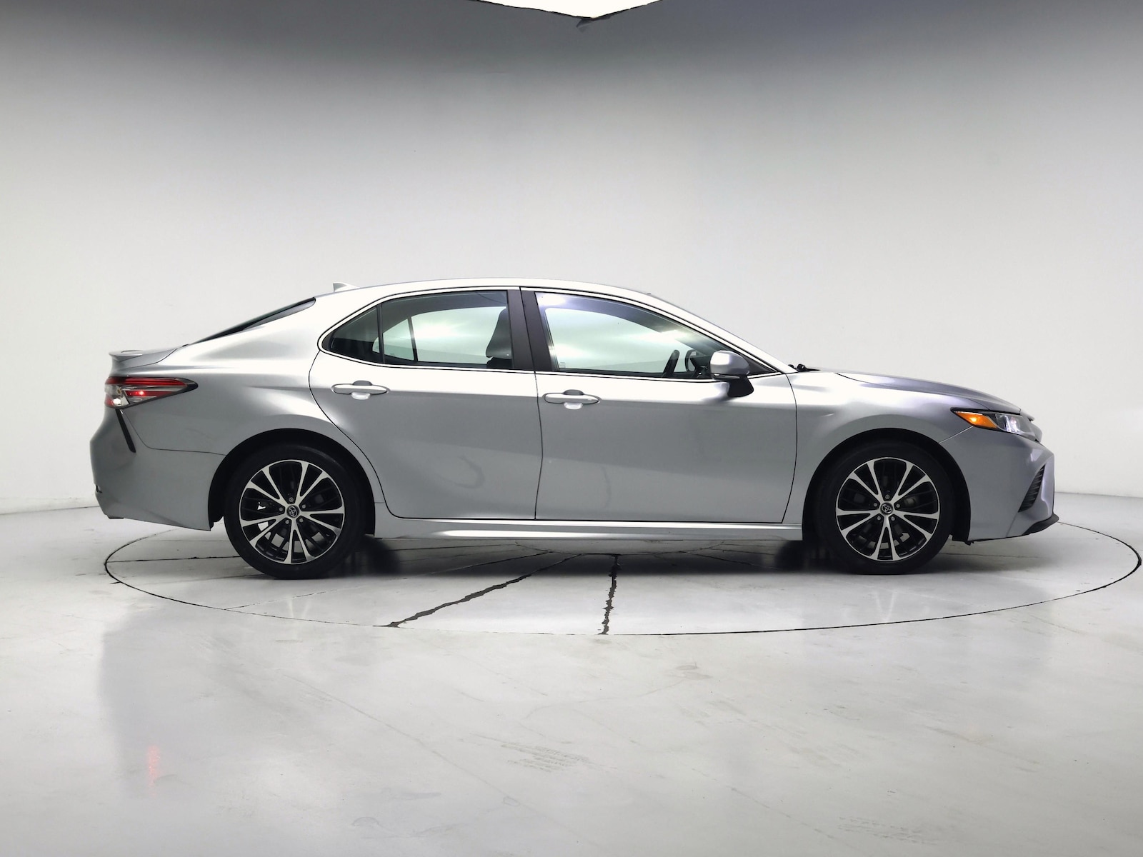 2019 Toyota Camry SE - Photo 8