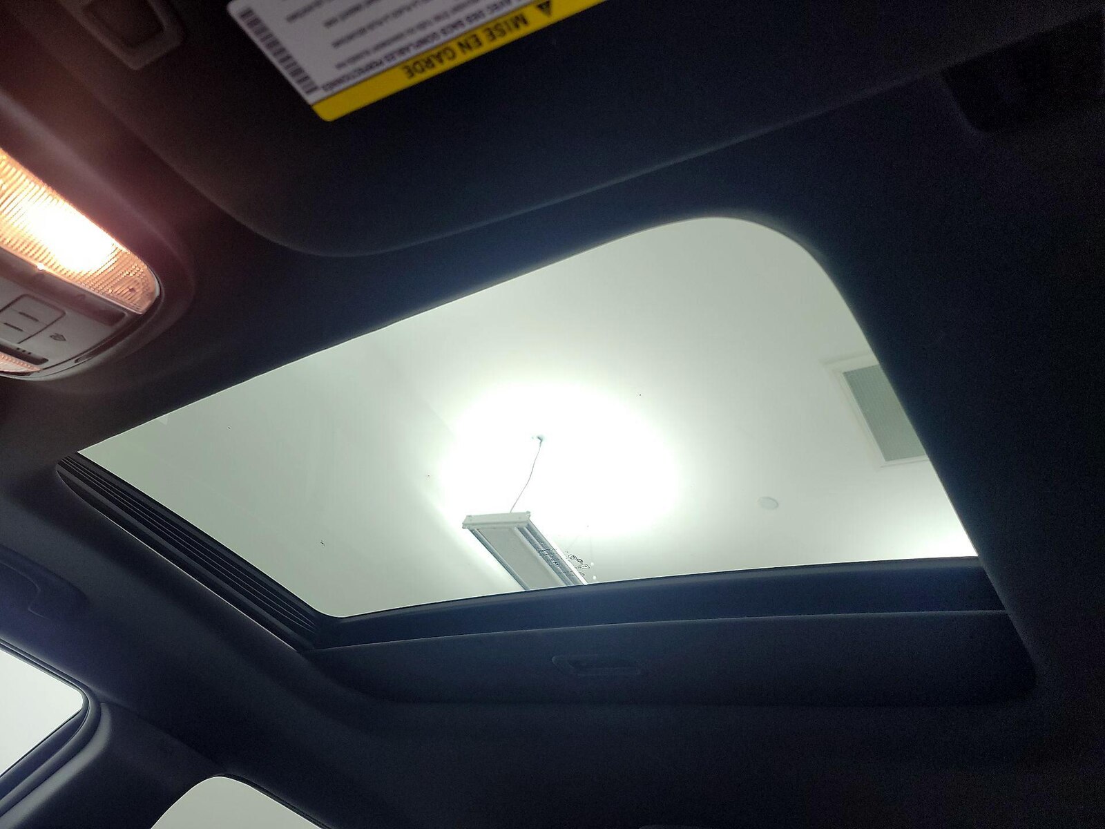 Sunroof(s) & Overhead Airbags