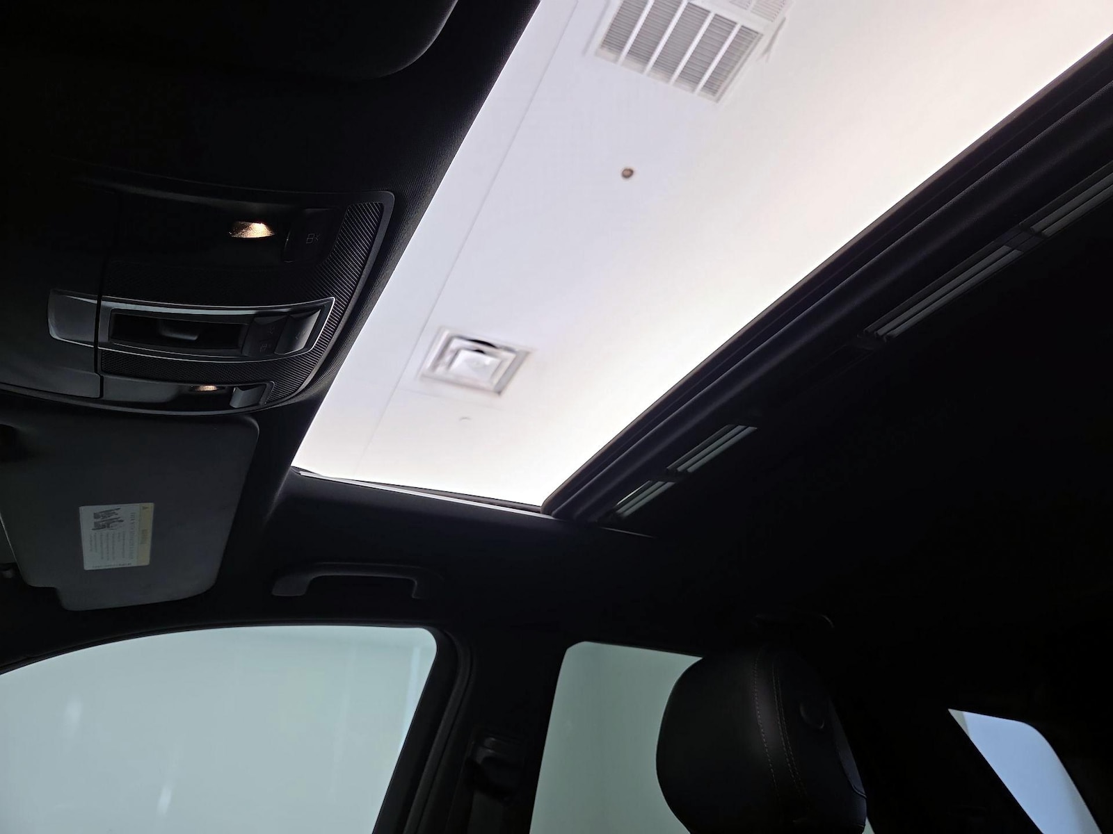 Sunroof(s) & Overhead Airbags