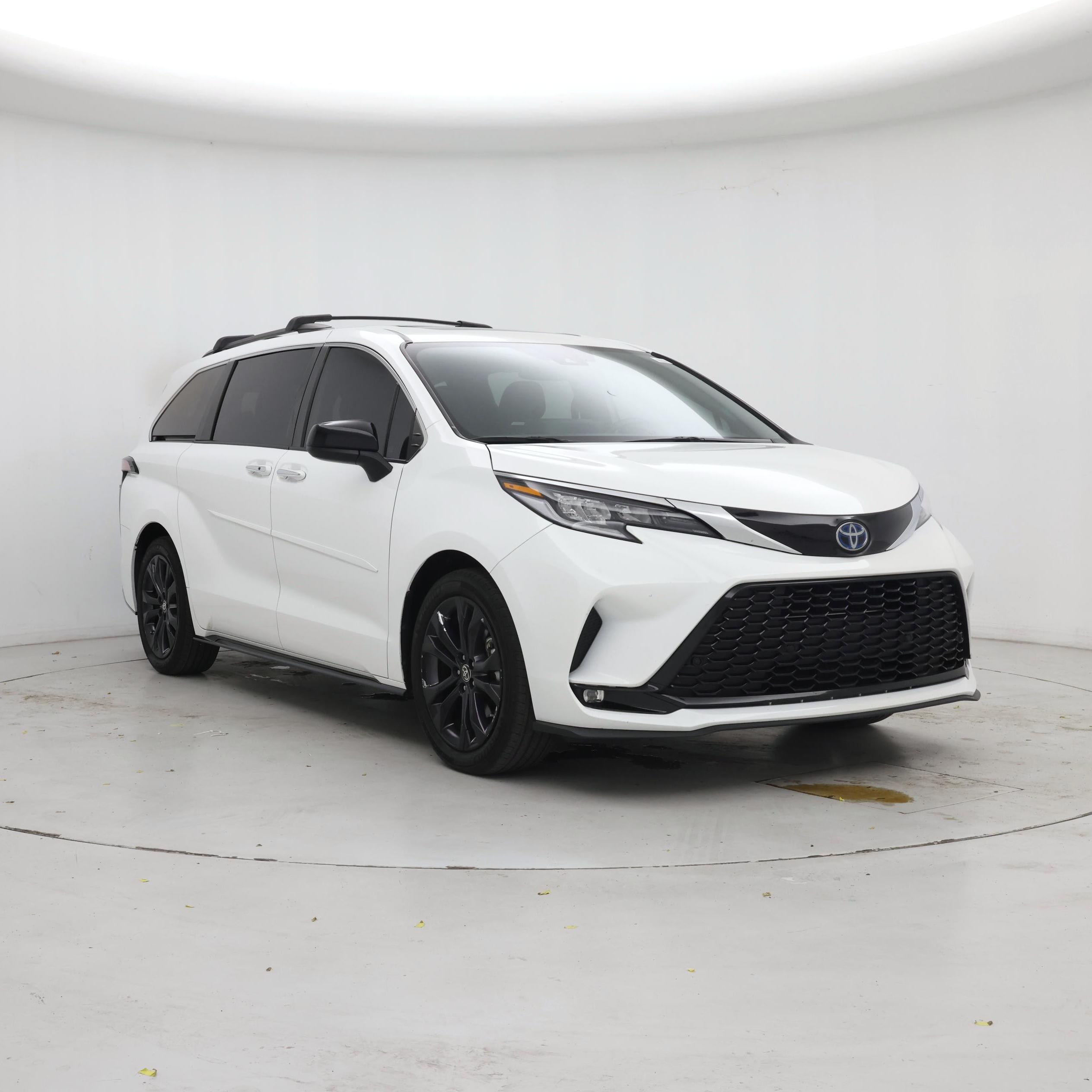 White 2022 Toyota Sienna Minivan Front-Wheel Drive Automatic