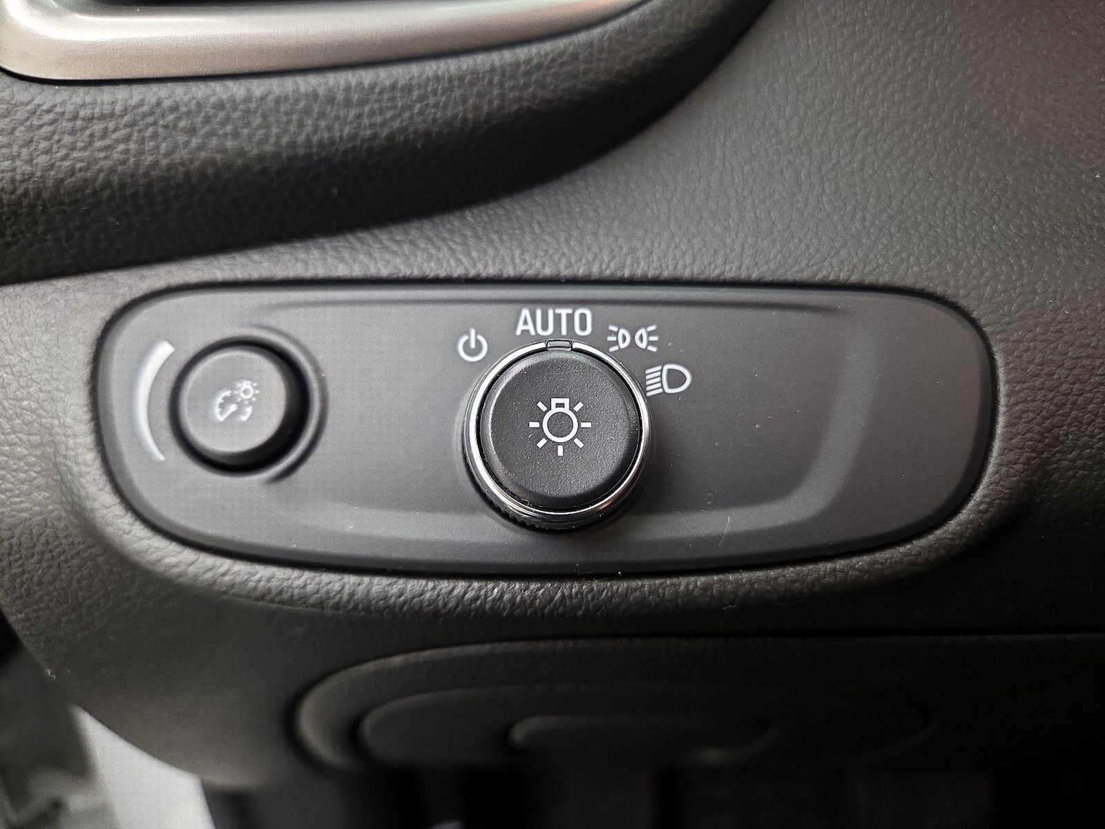 2019 Chevrolet Trax LT - Photo 14